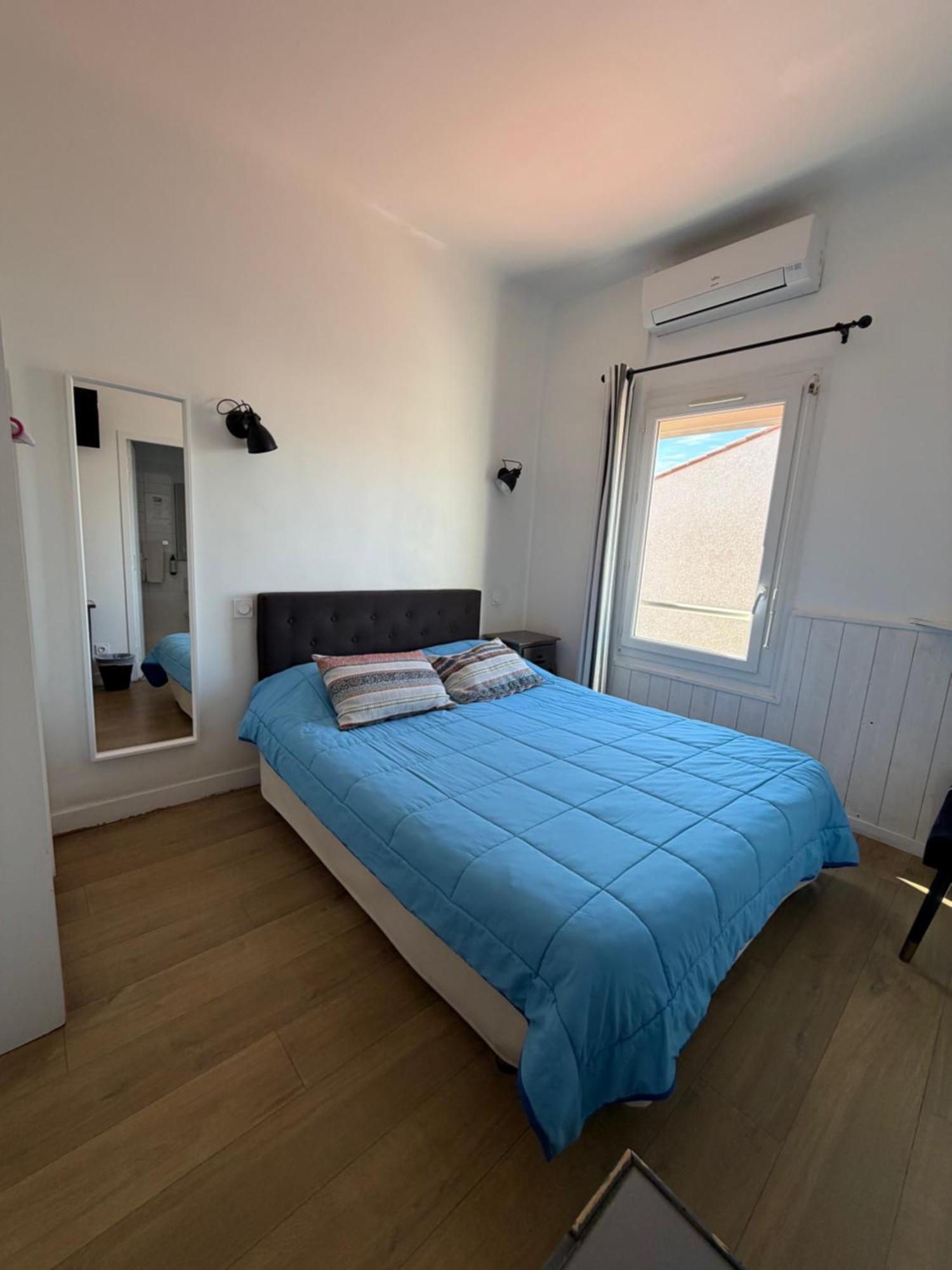 Standard Queen Room Lateral Sea View