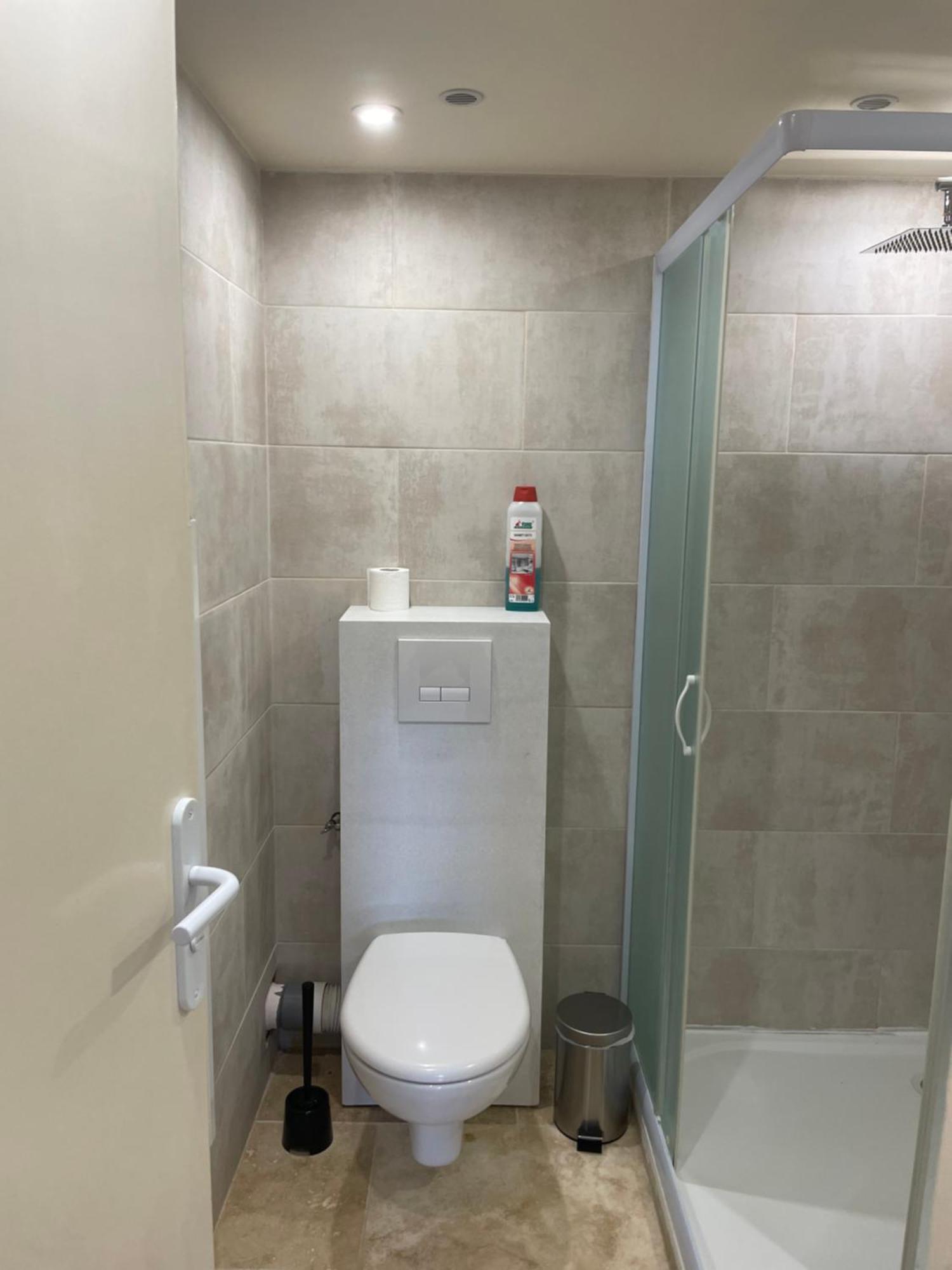 Twin Room Shower,1195711960:JPEG