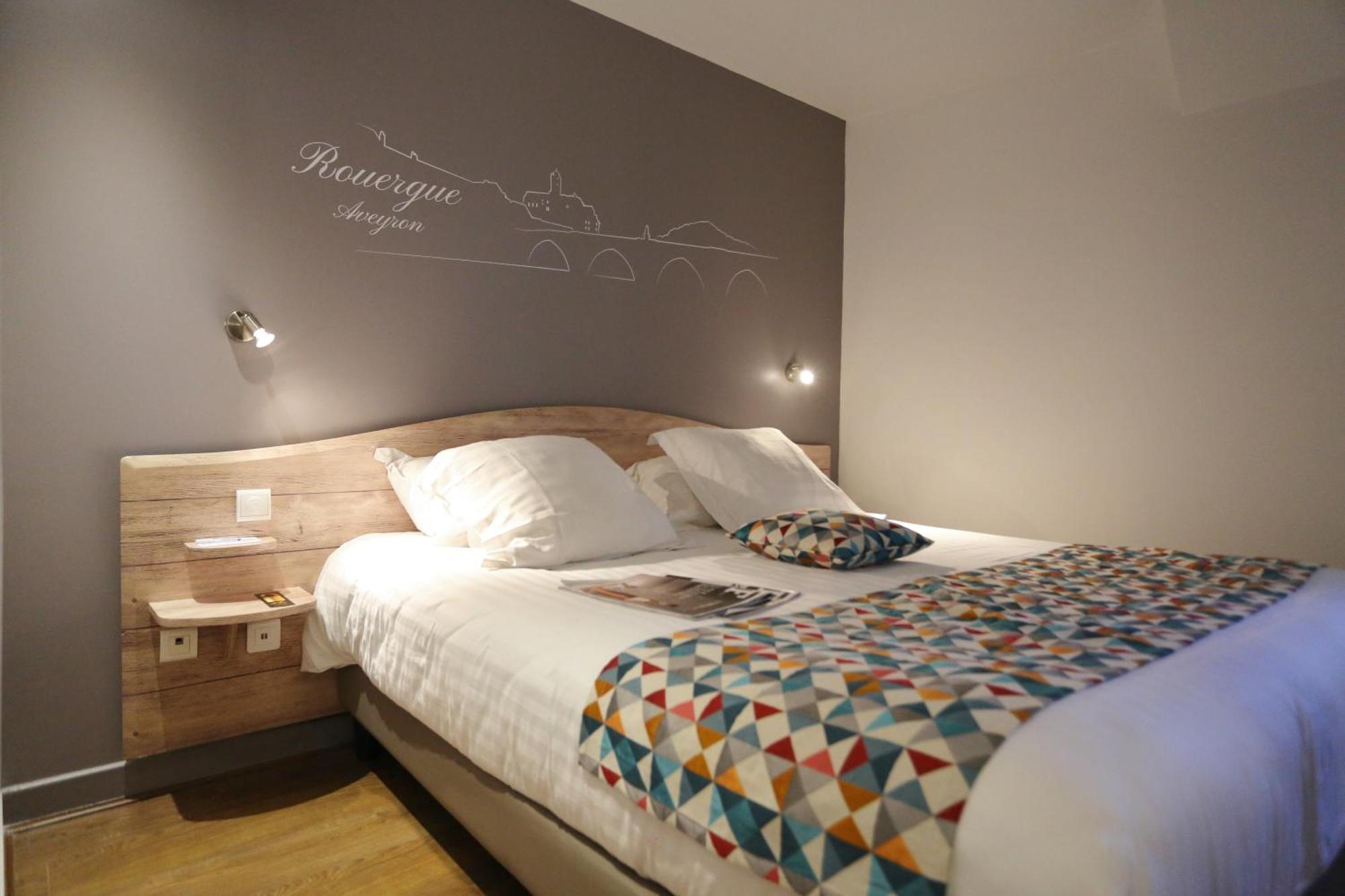 Deluxe Quadruple Room Queen Bed Kitchen