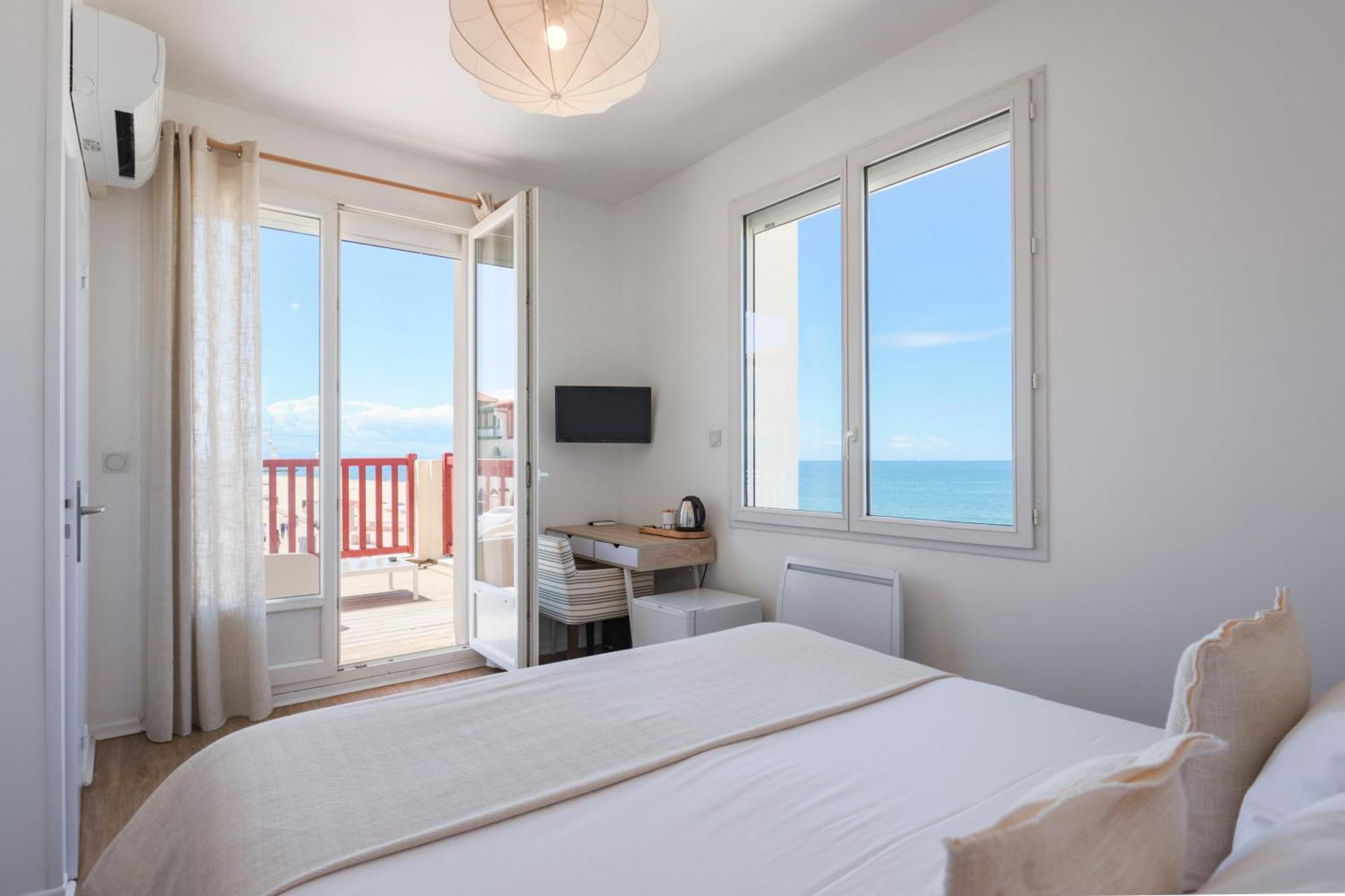 Chambre Double avec Terrasse - Vue Directe sur Mer