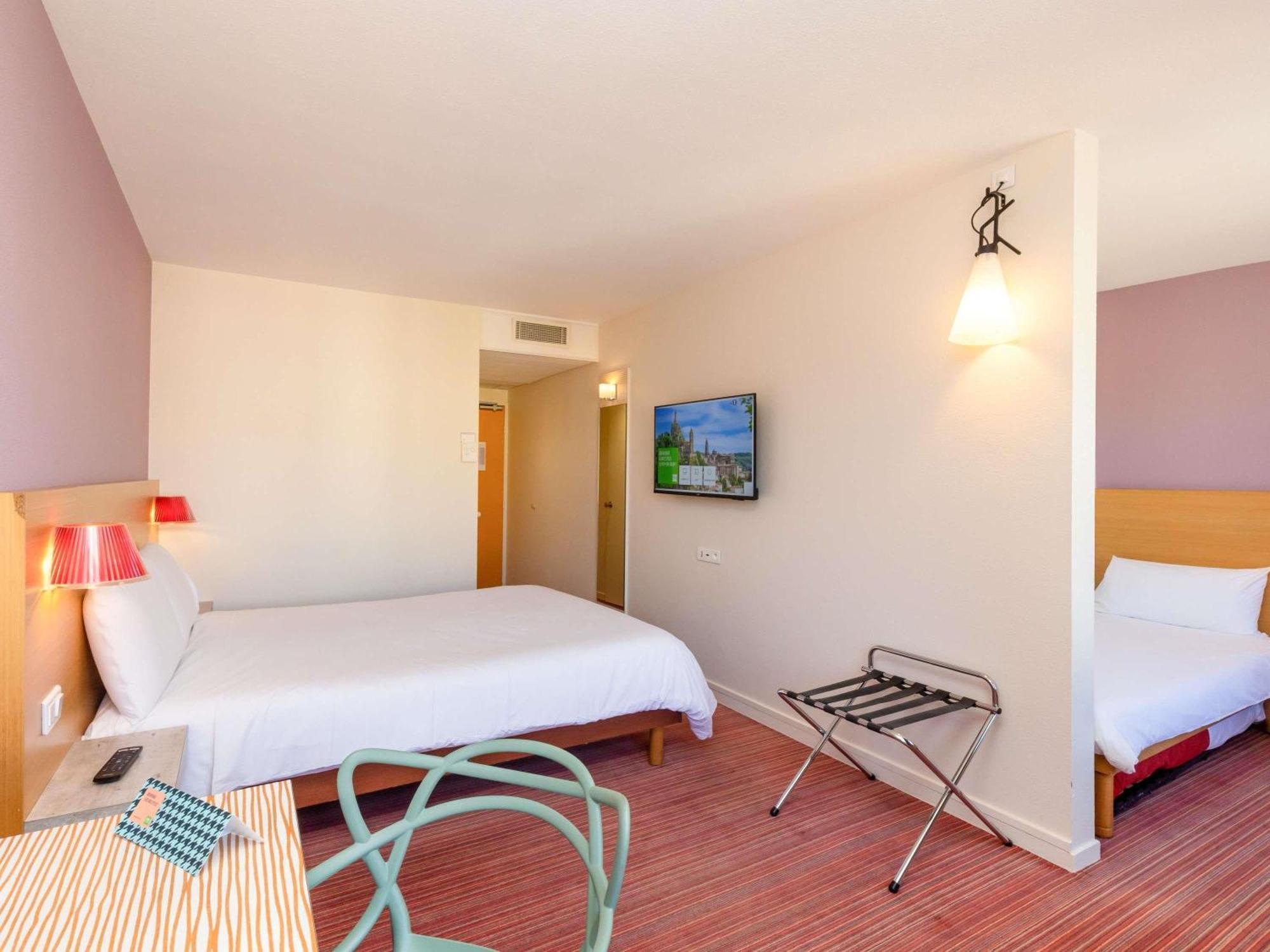 Standard Family Suite One Double Bed Twin Beds