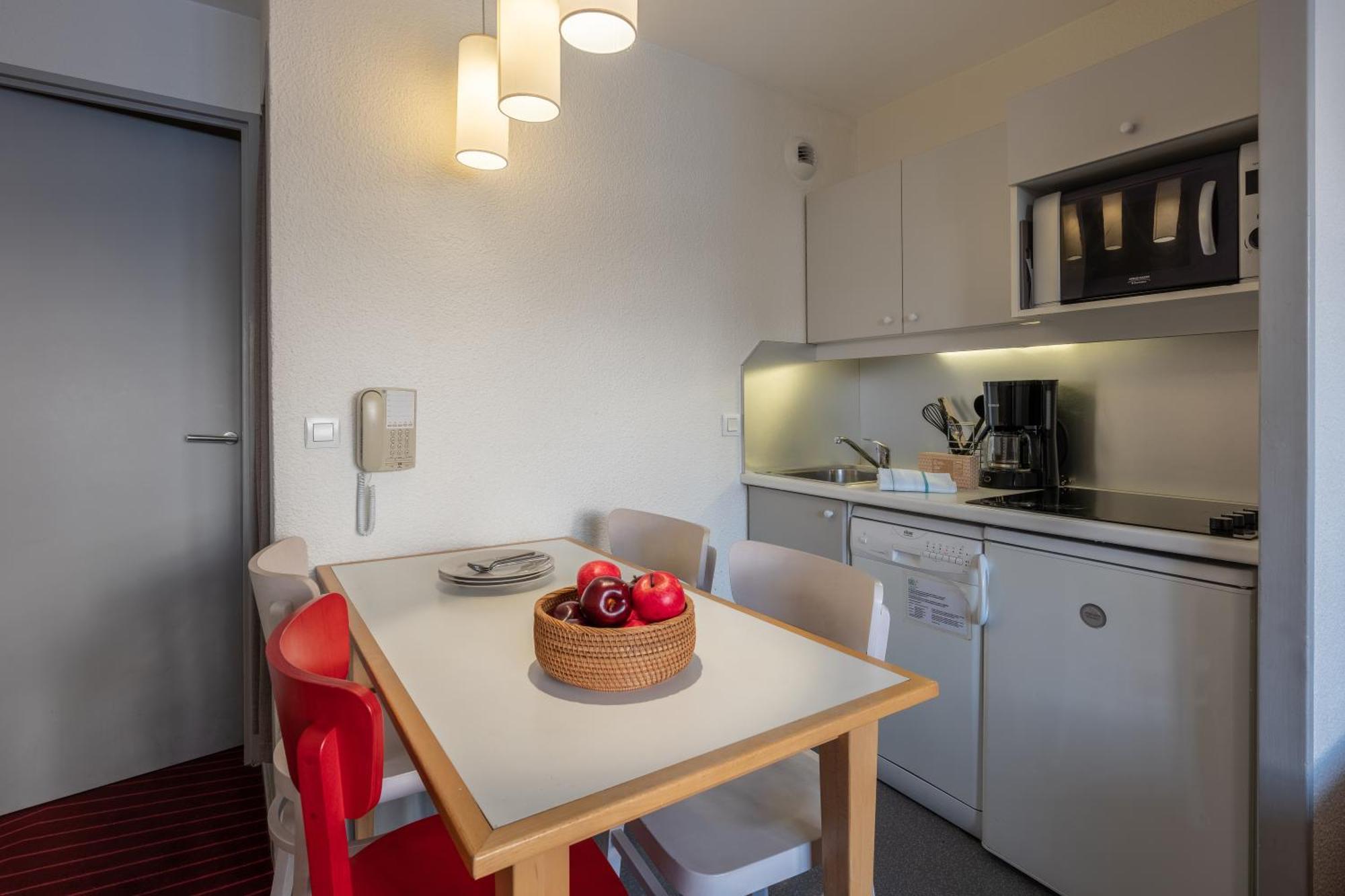 Studio Sleeping Alcove Open Mountain View