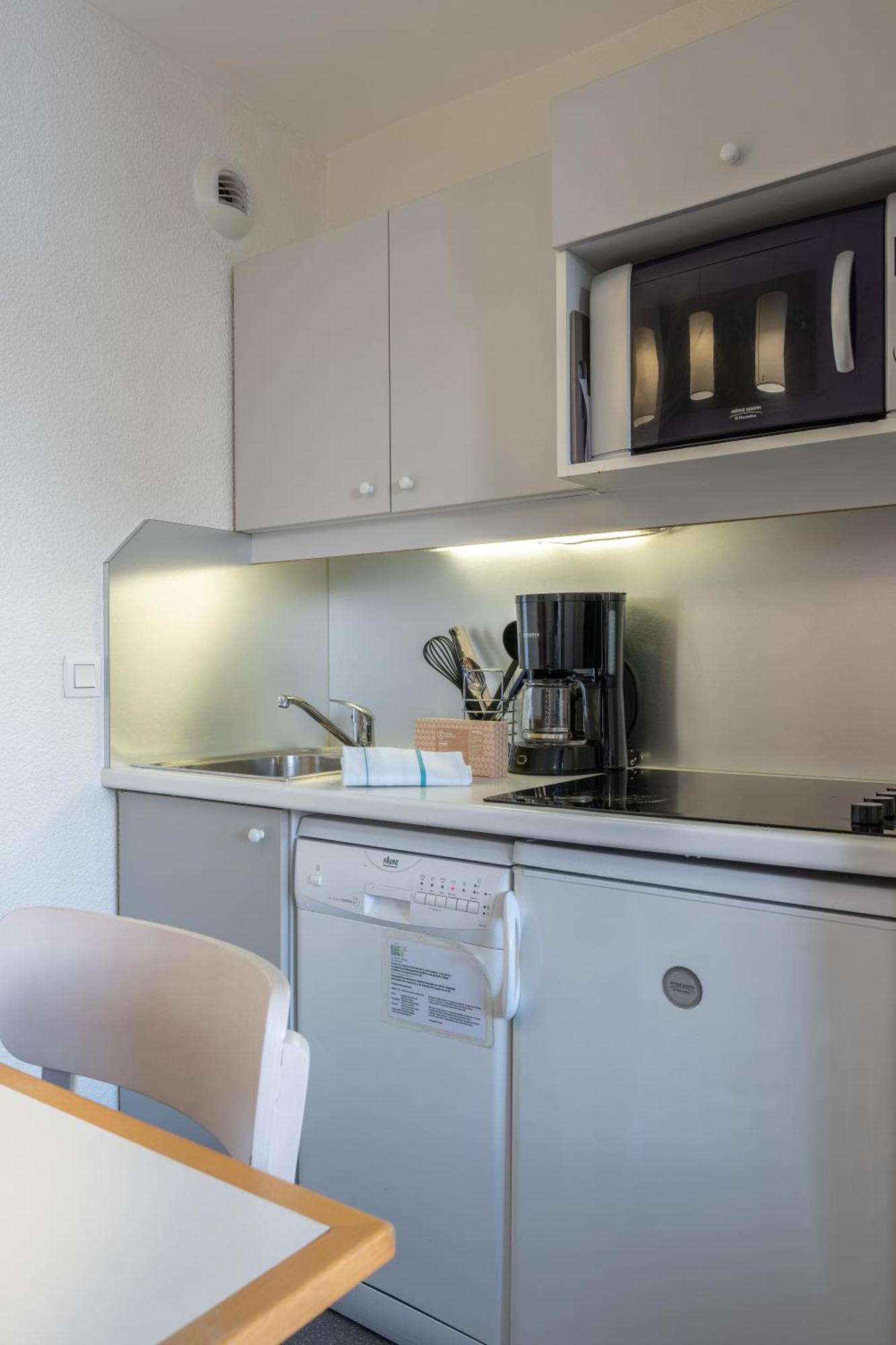 Studio Sleeping Alcove Open Mountain View