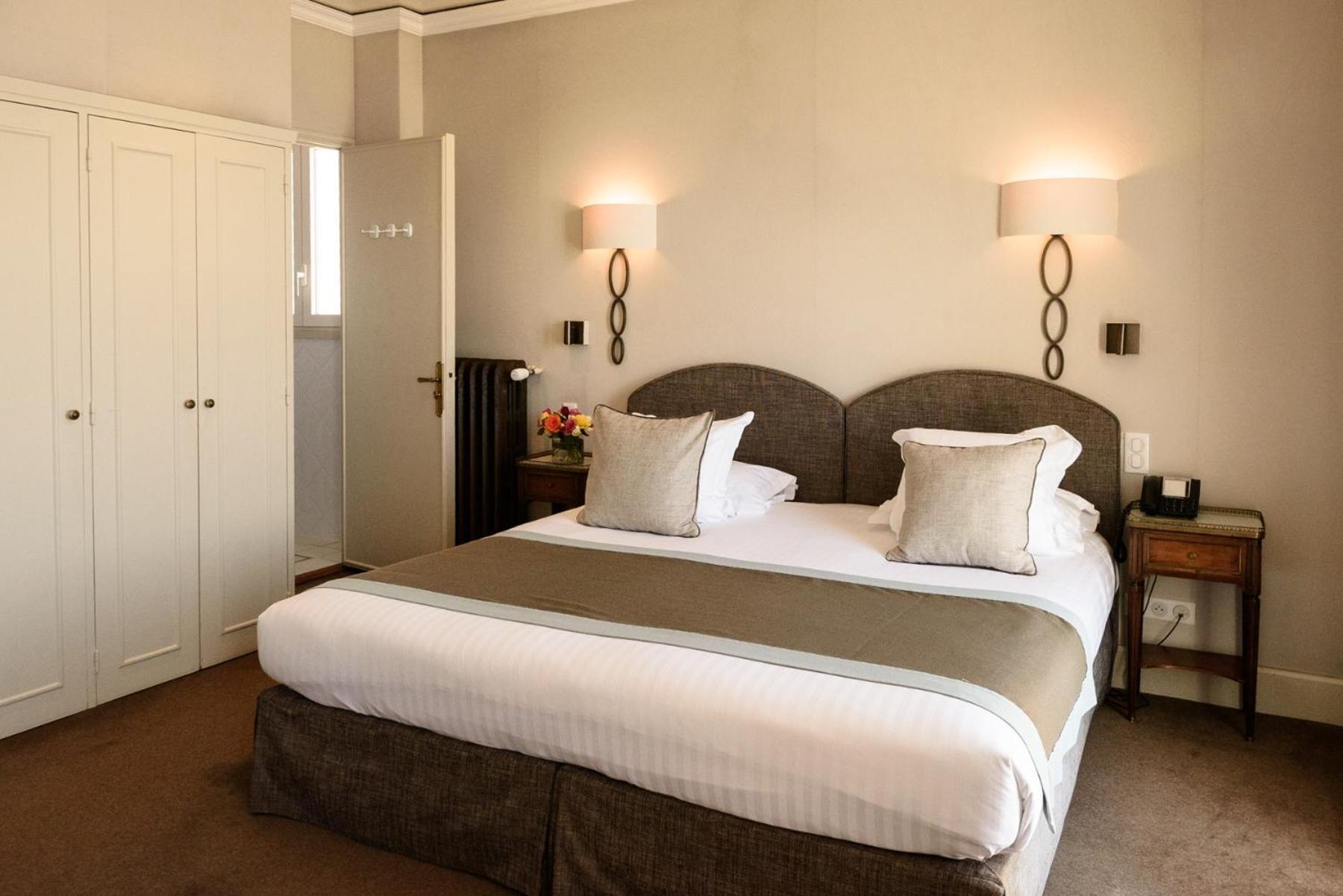 Family Suite Adjacent rooms sea city view