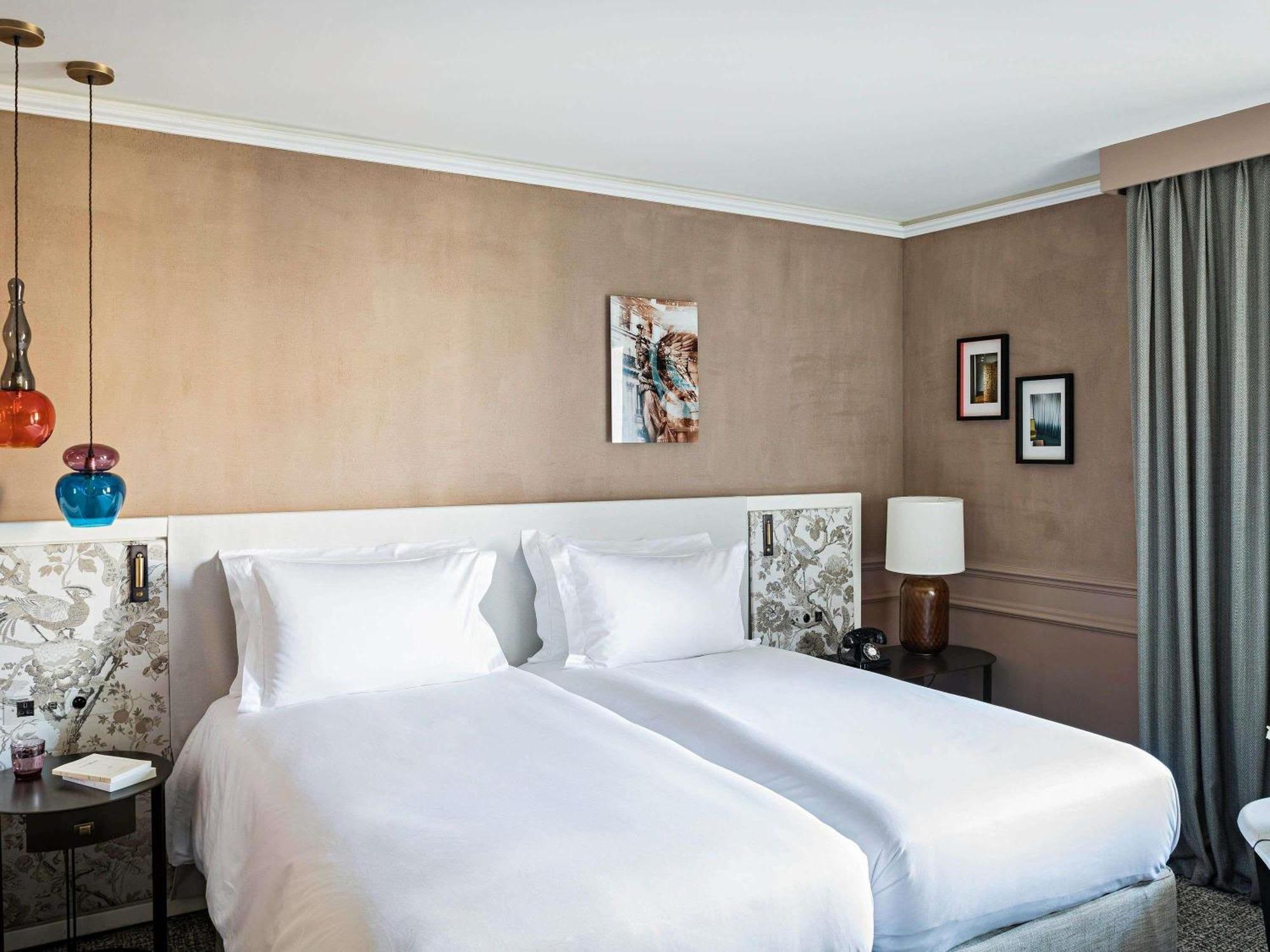Luxe Eenpersoonskamer met 2 Eenpersoonsbedden en Uitzicht op de Binnenplaats of Rue Scribe