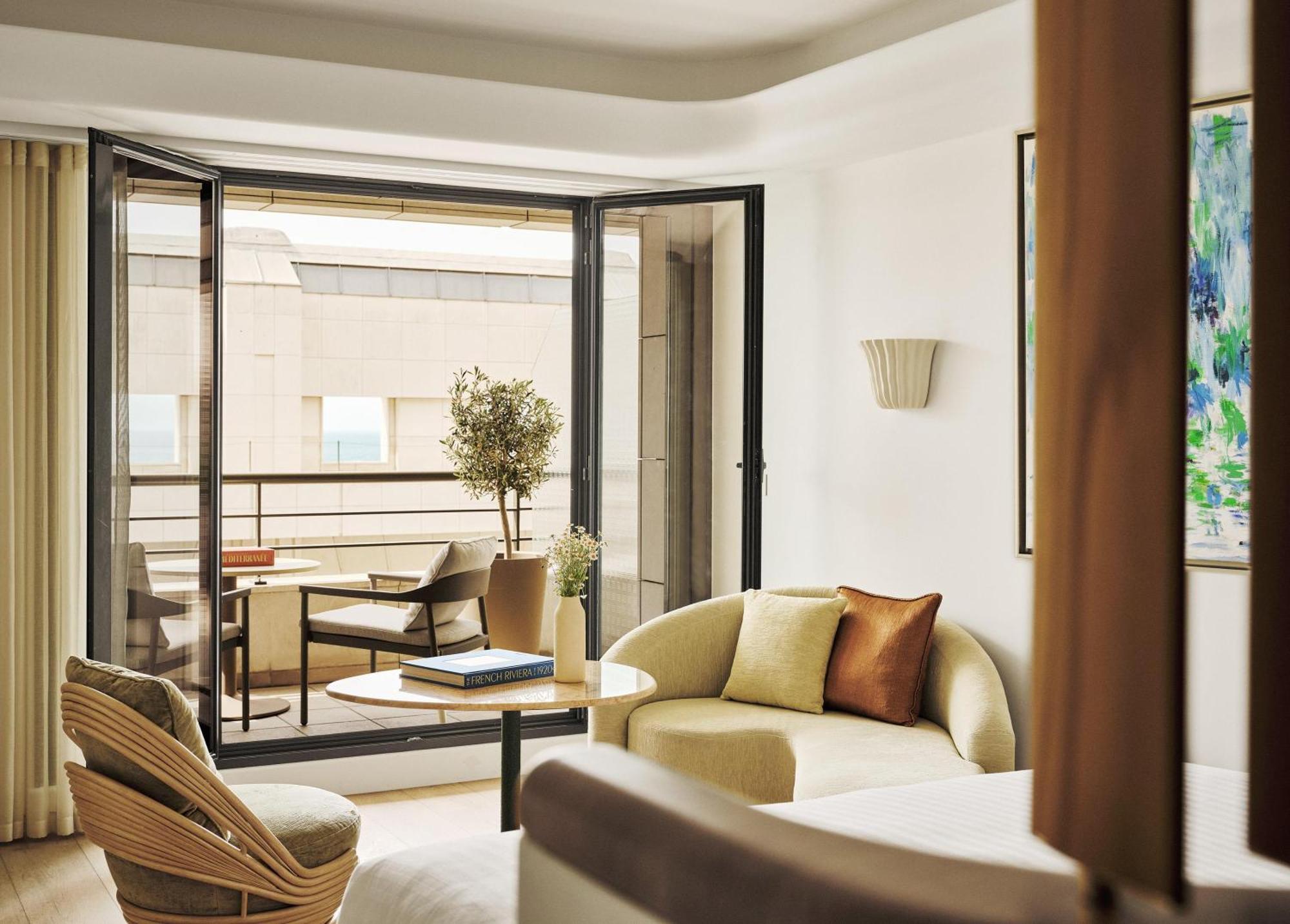 King Room Partial Sea View
