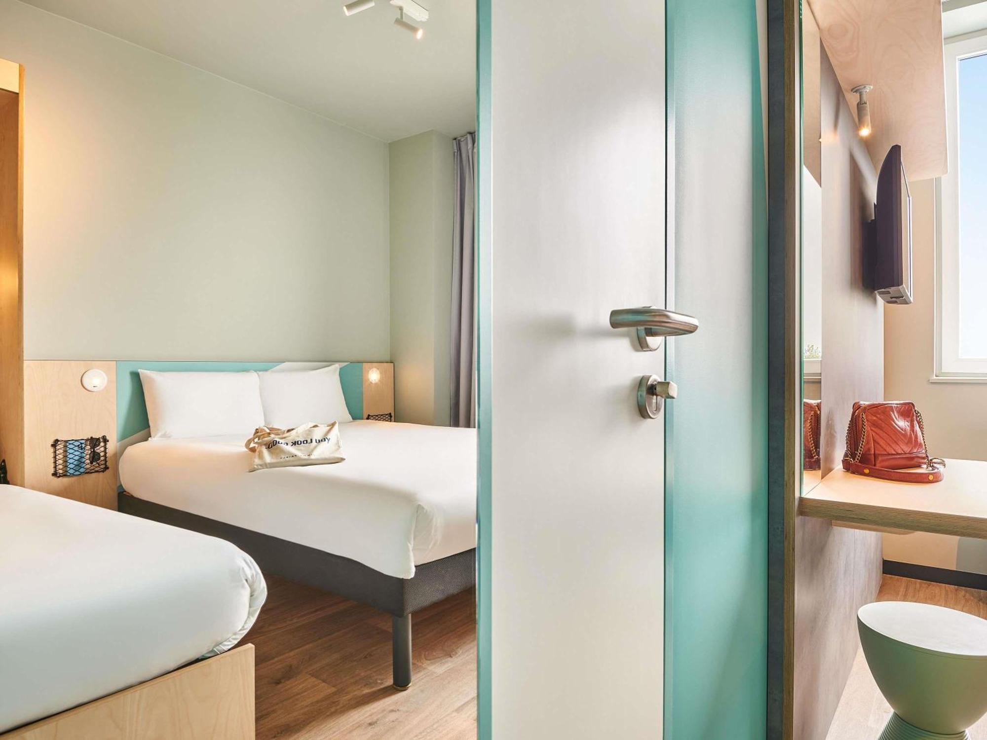Triple Room Three Single Beds