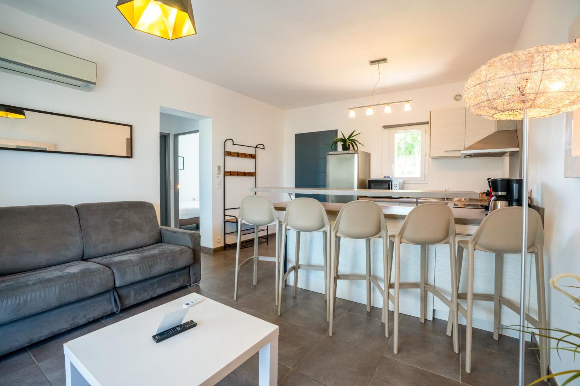 One-Bedroom Apartment Air Conditioning Large Terrace Panoramic View