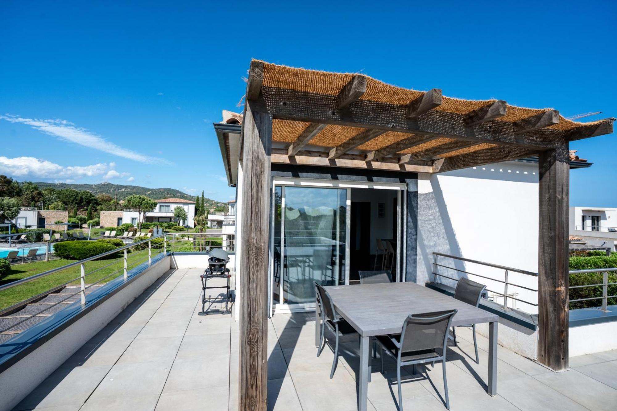 One-Bedroom Apartment Air Conditioning Large Terrace Panoramic View