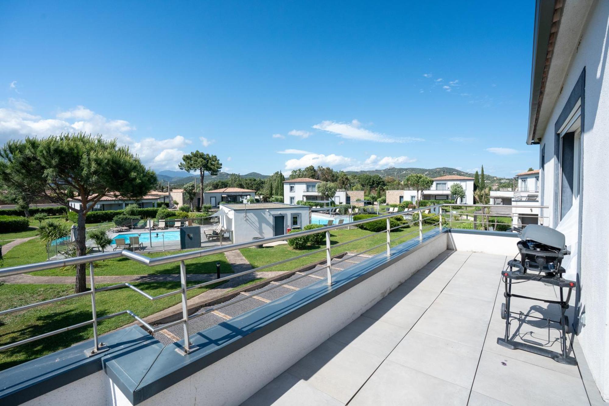 One-Bedroom Apartment Air Conditioning Large Terrace Panoramic View