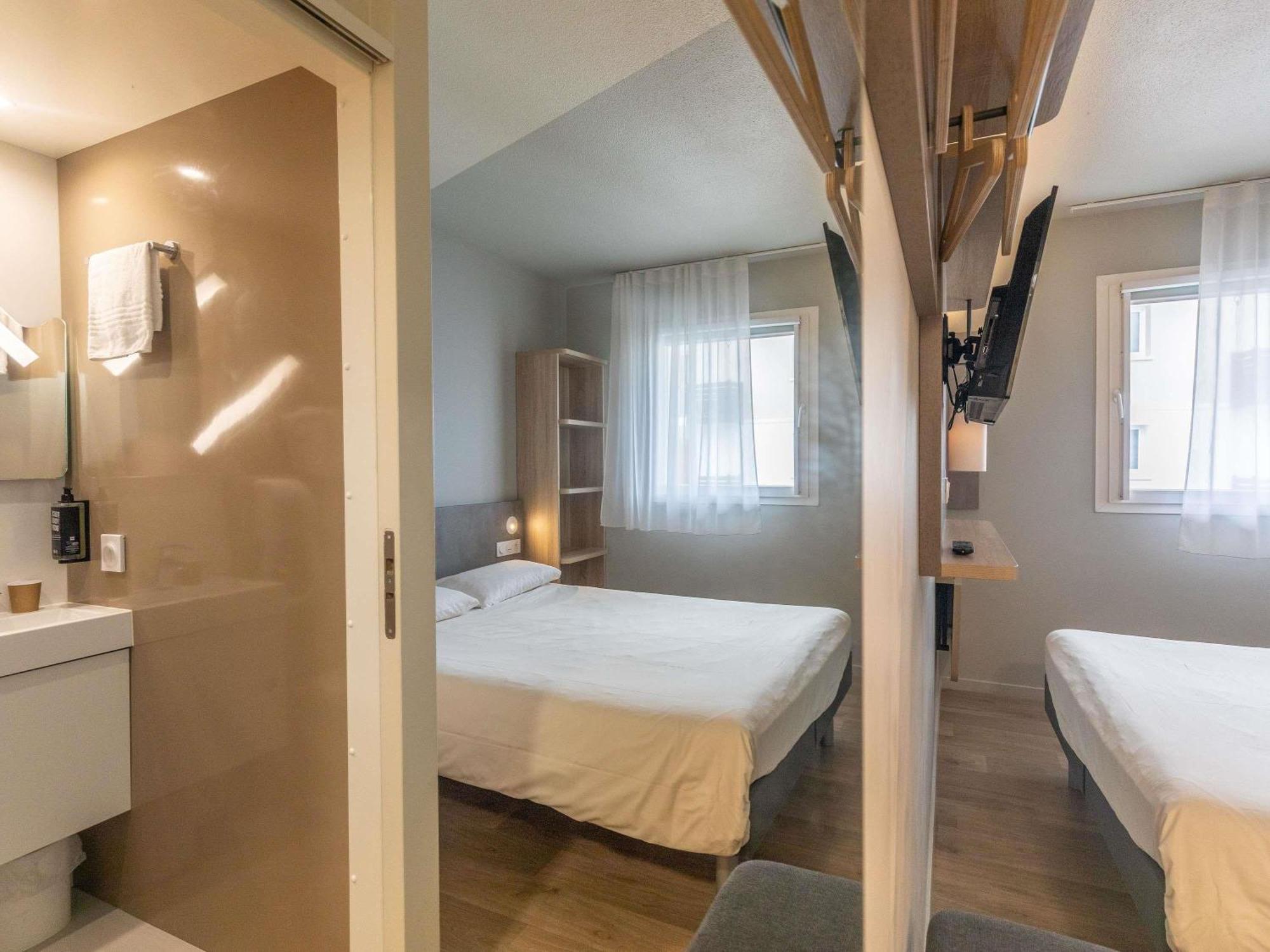 Standard Double Room Shower