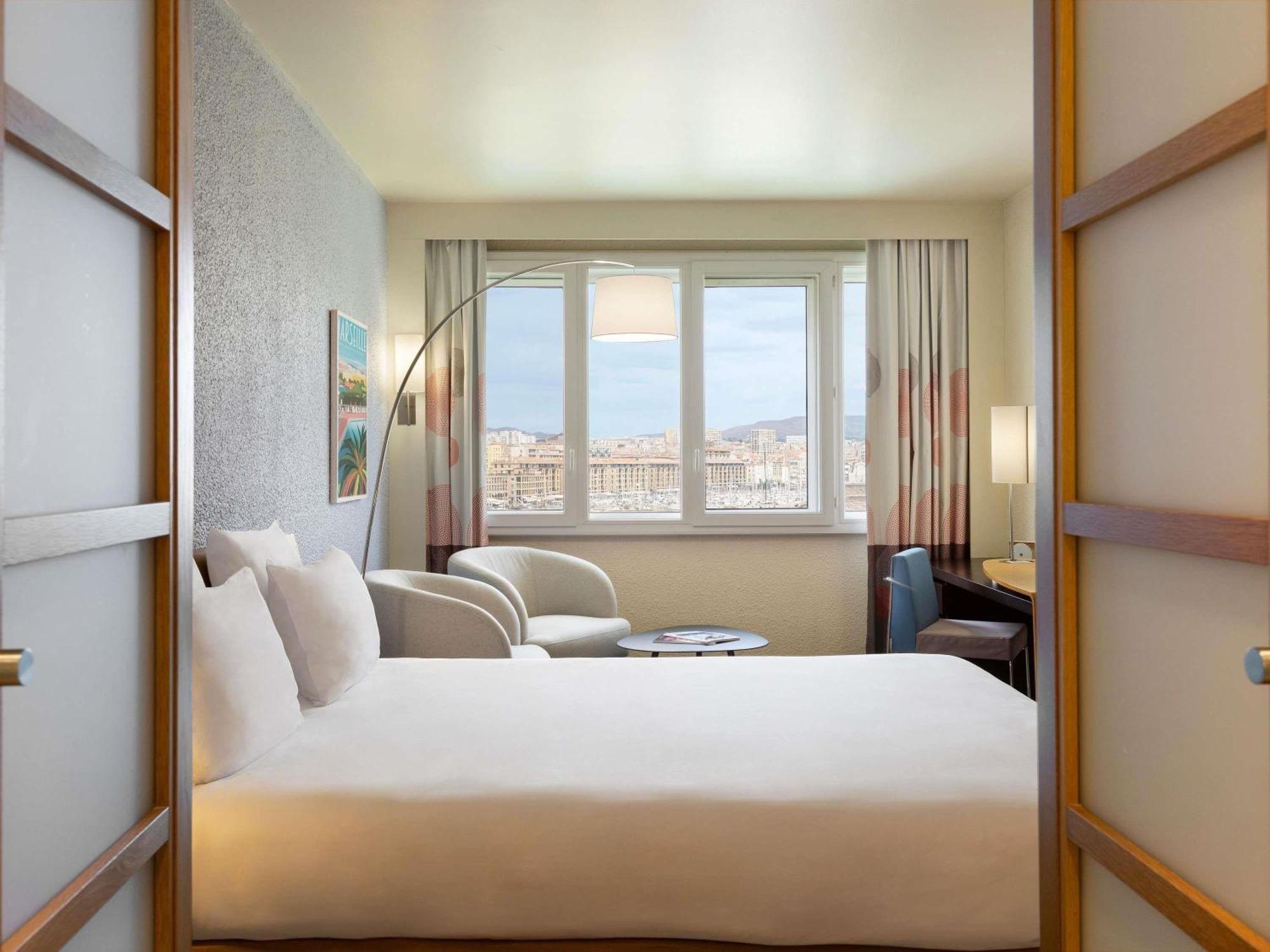 Deluxe Queen Room Harbour View