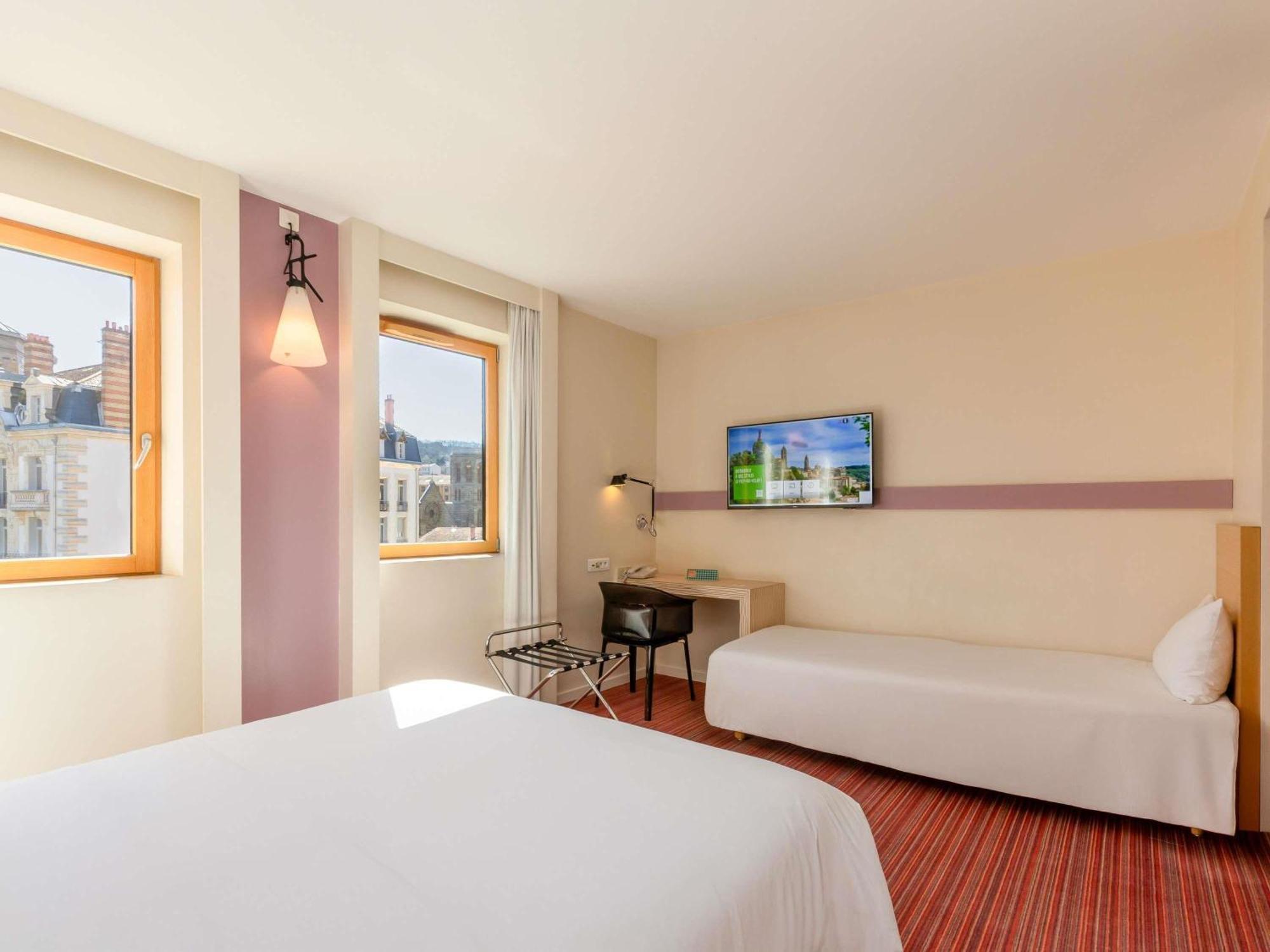 Standard Family Suite One Double Bed Twin Beds