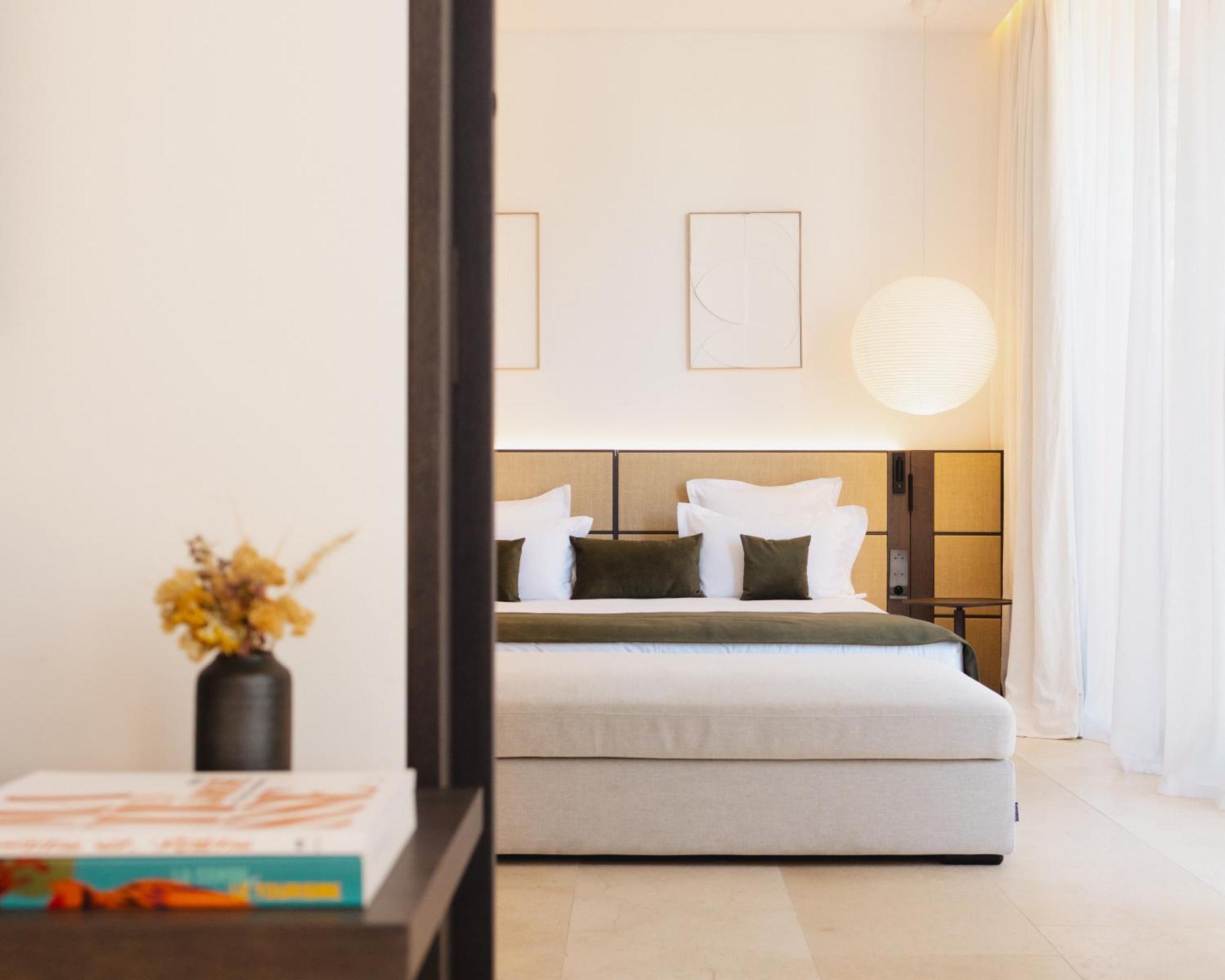 Bachelor Suite