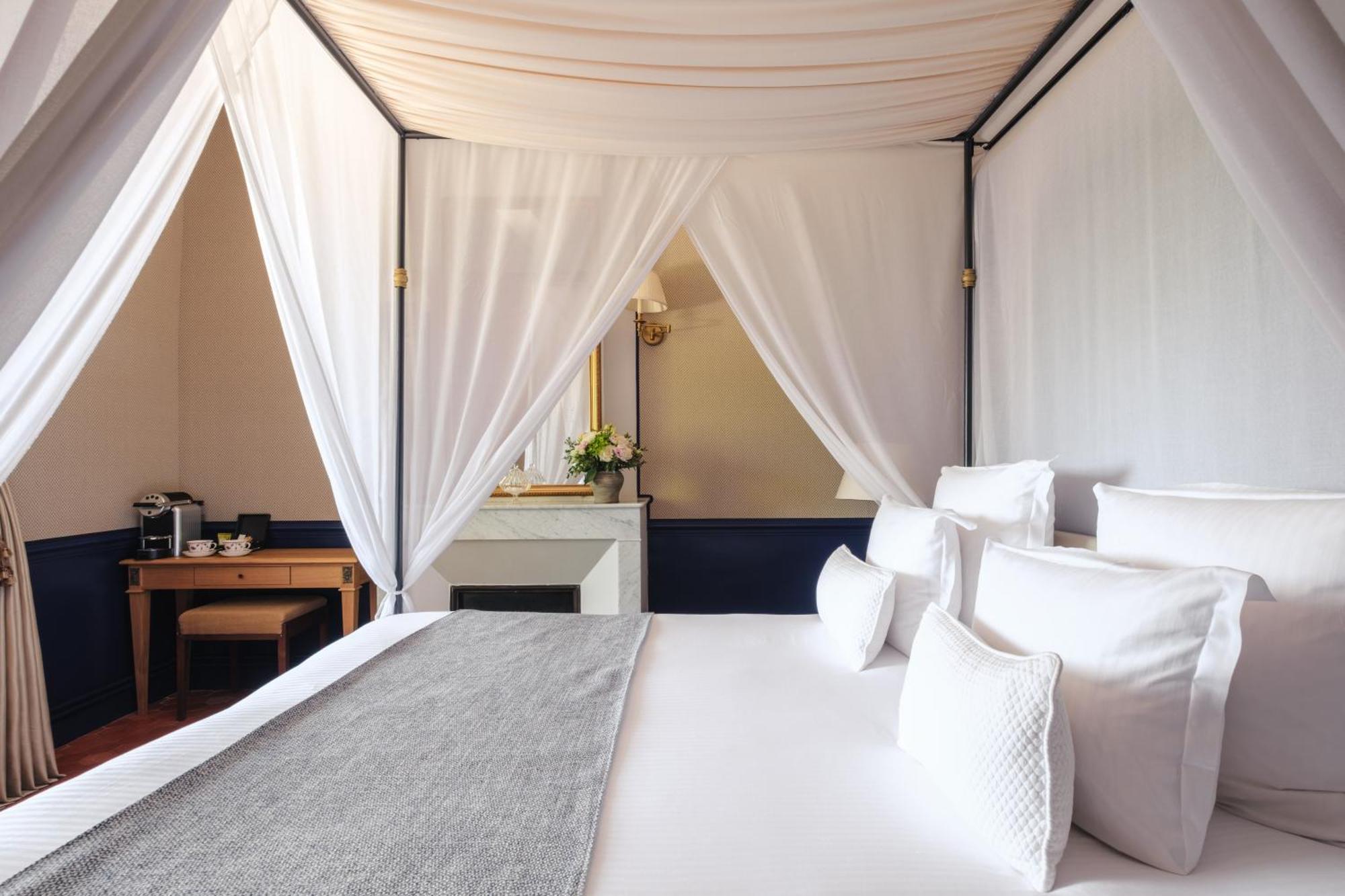 Deluxe Château Room