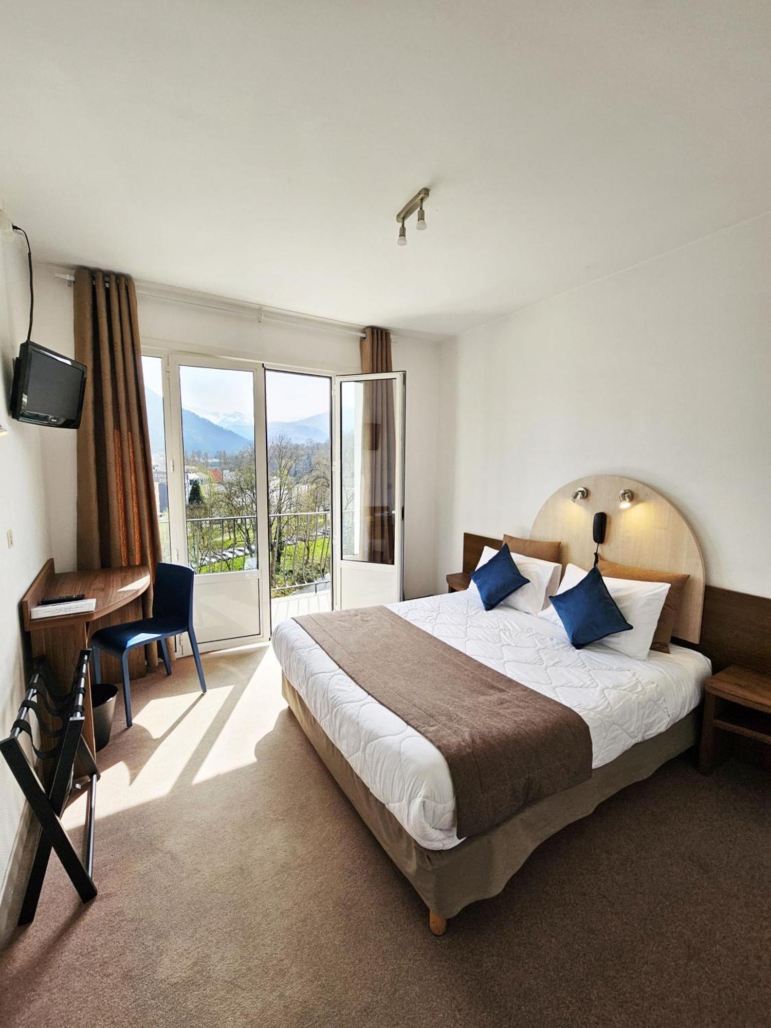 Double Room Mountain View