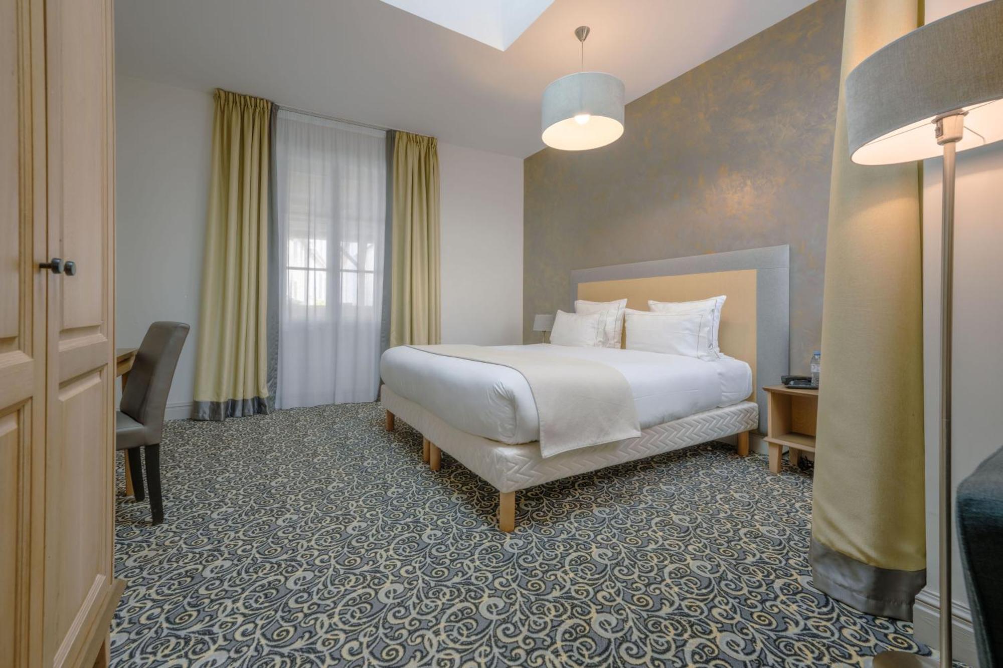 Chambre Double Deluxe (2 Adultes + 1 Enfant)