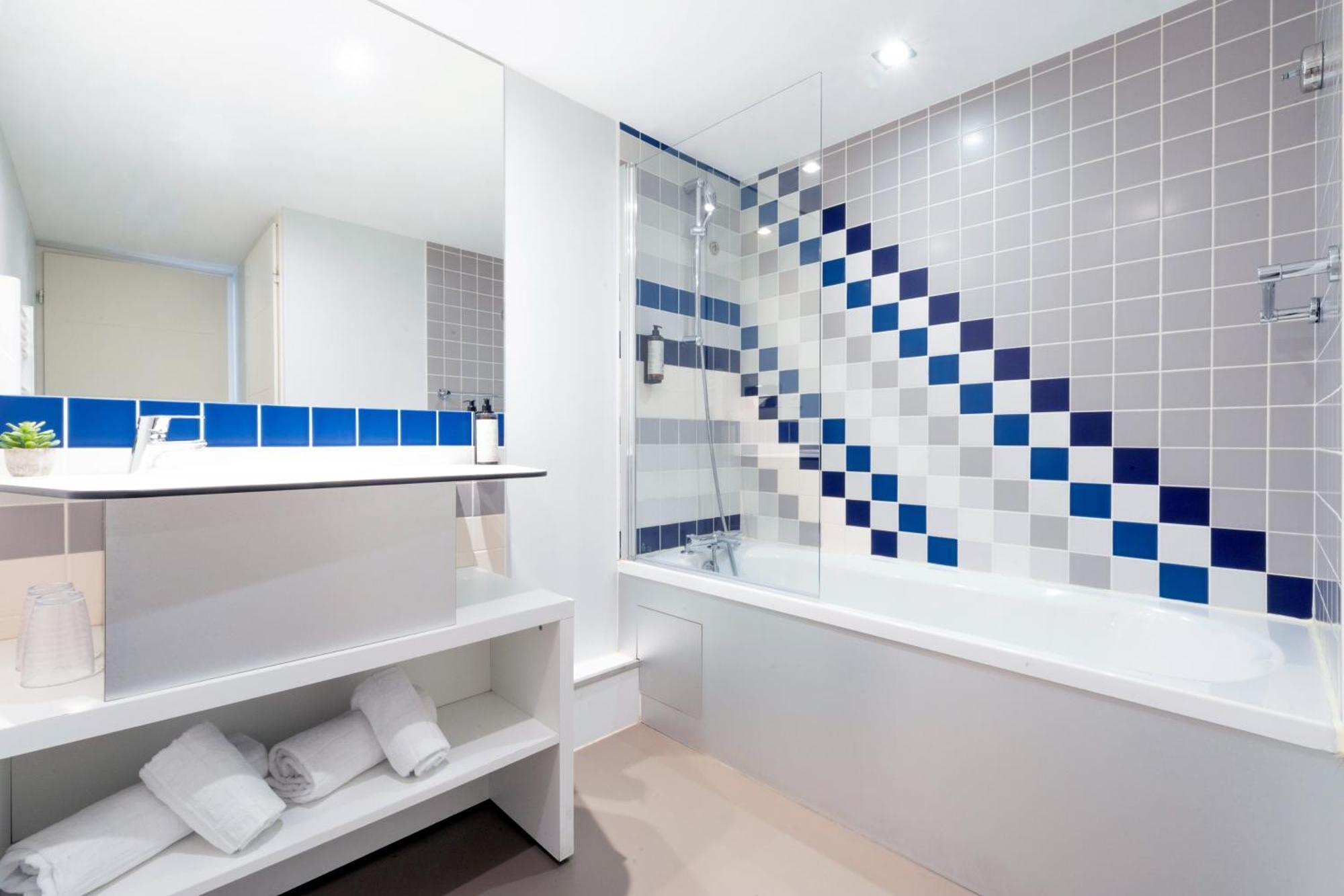 One-Bedroom Apartment Twin Beds,1773754325:JPEG