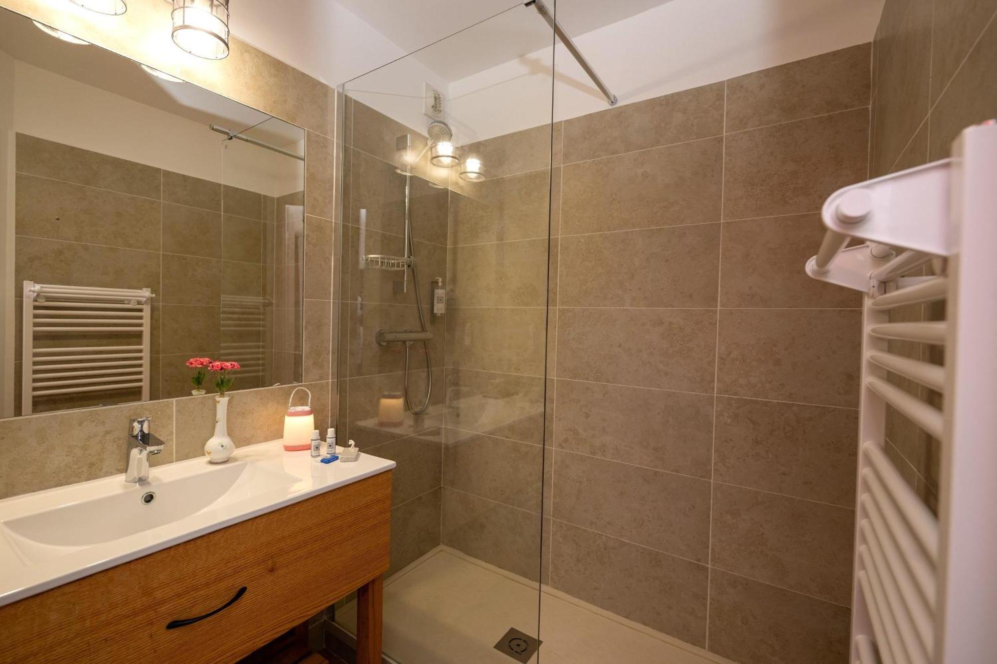 Chambre Lit Queen-Size Standard - Non-Fumeurs