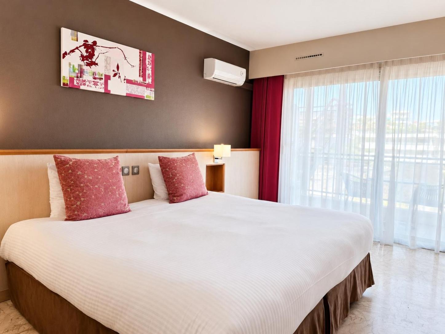 Grand Comfort Room
