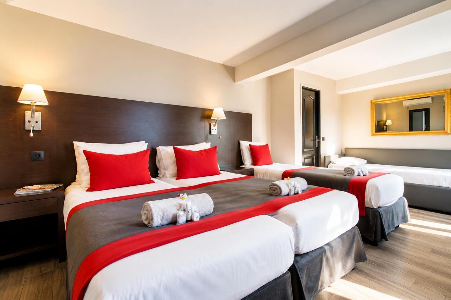 Quintuple Room