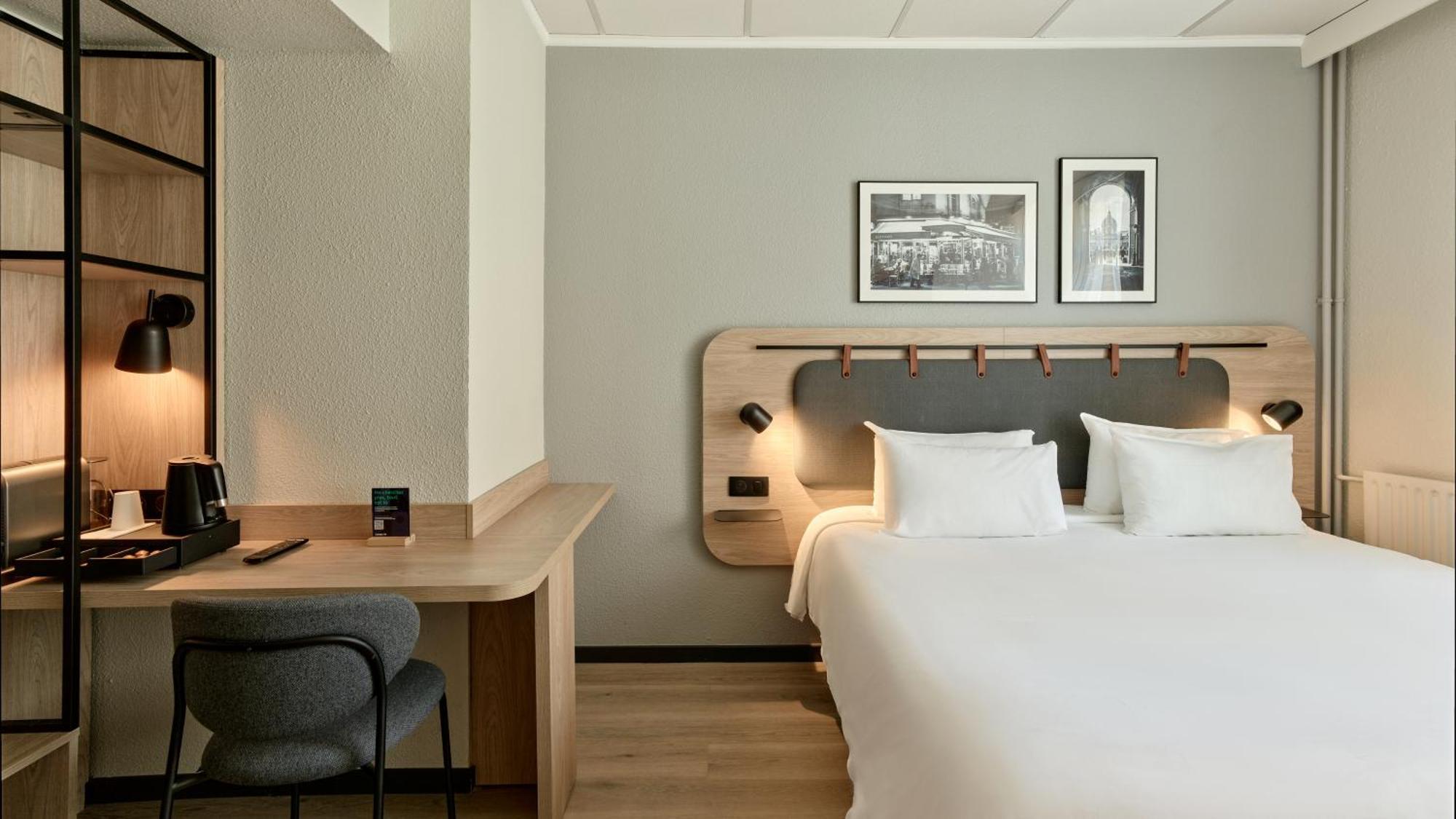 Superior Room 1 King Bed