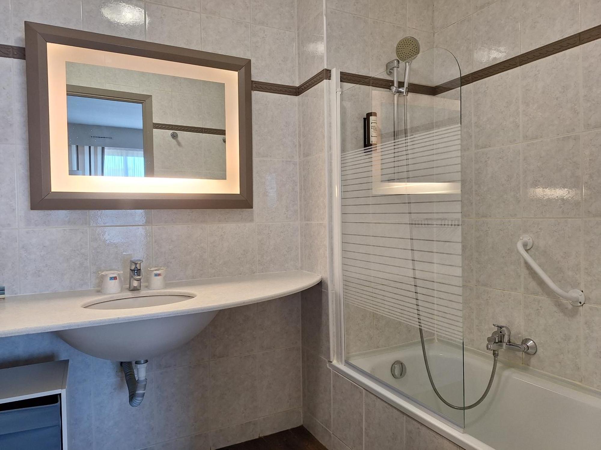 Grand Comfort Room
