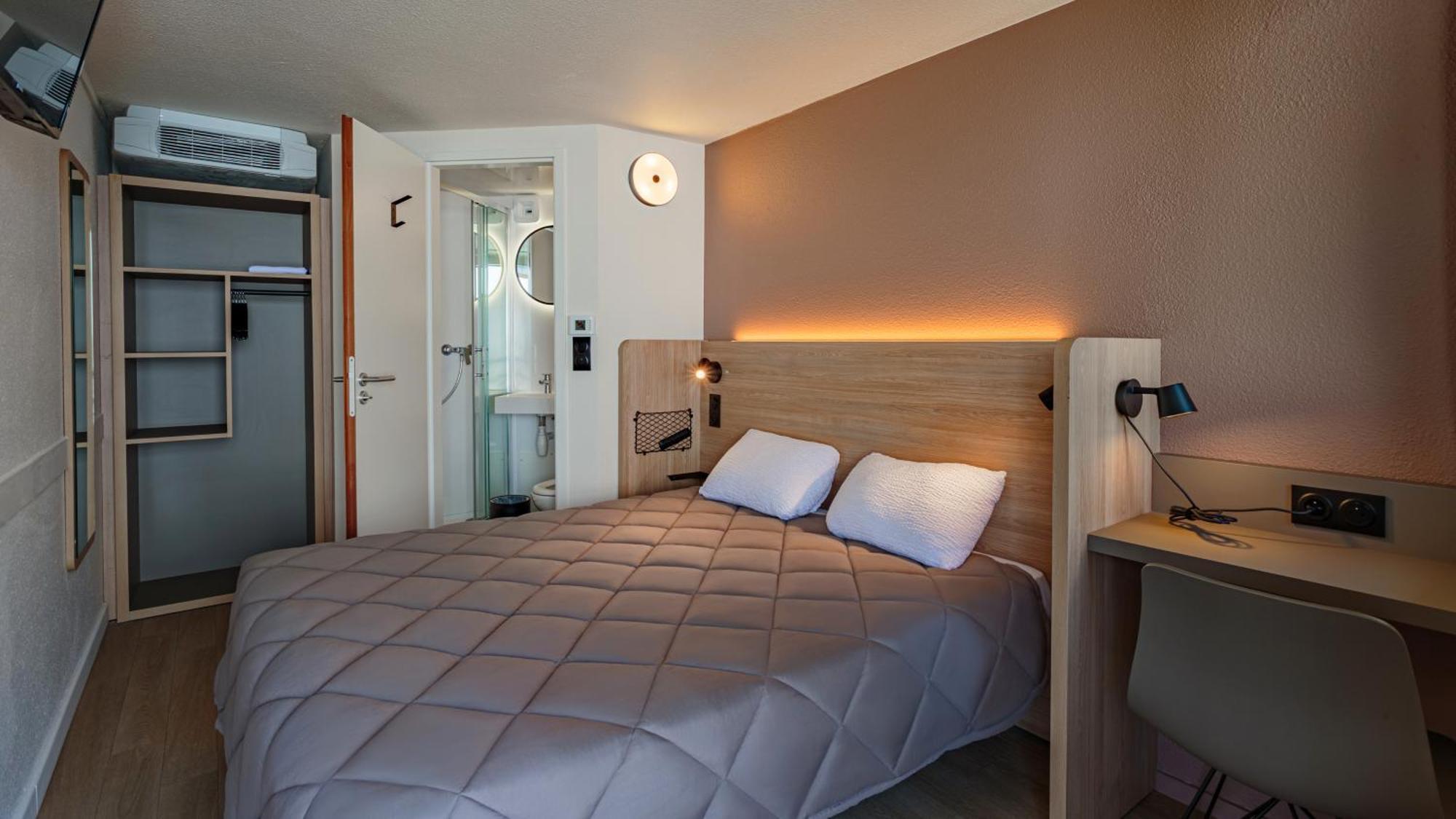 Standard Queen Room