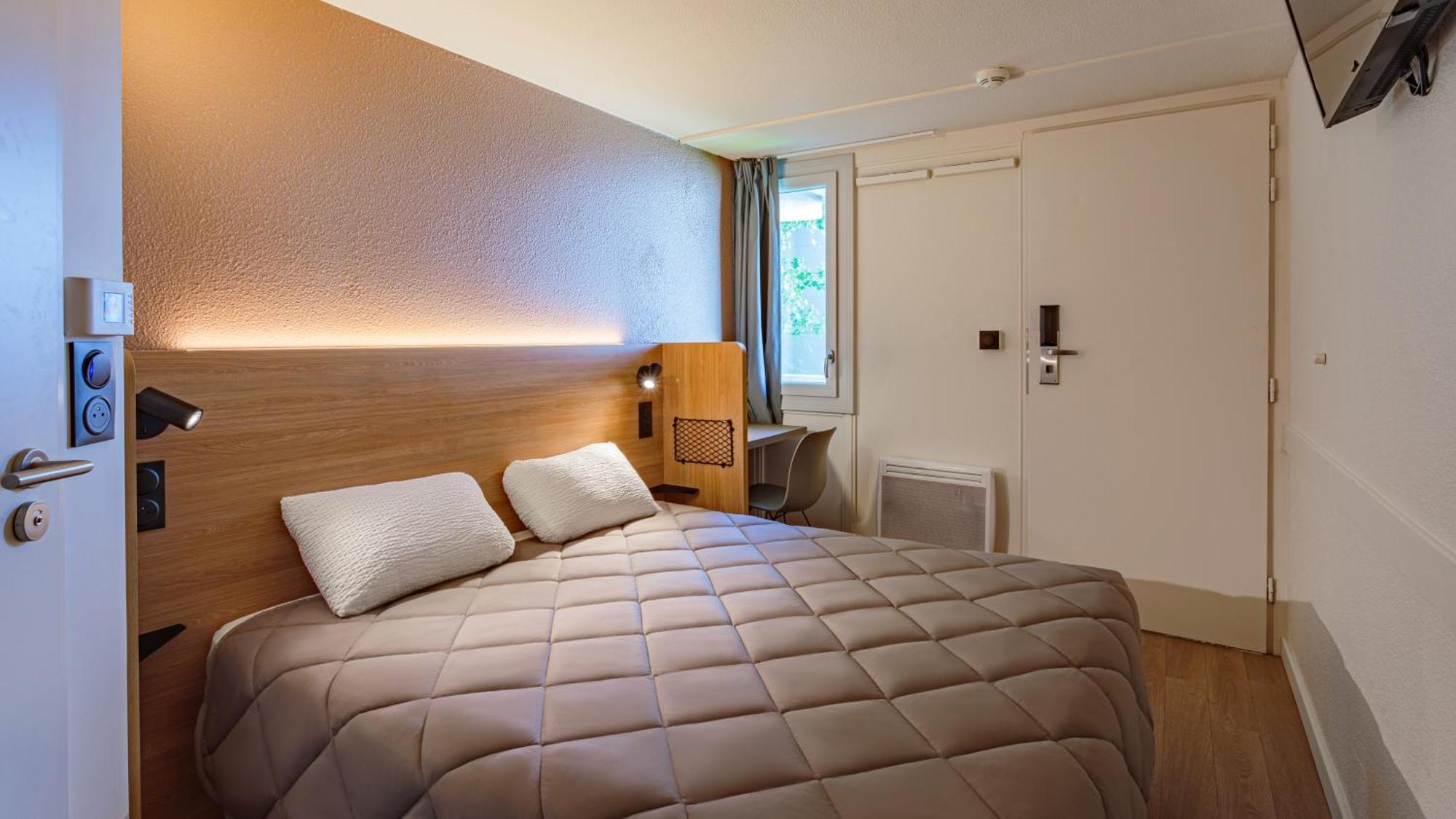 Standard Queen Room