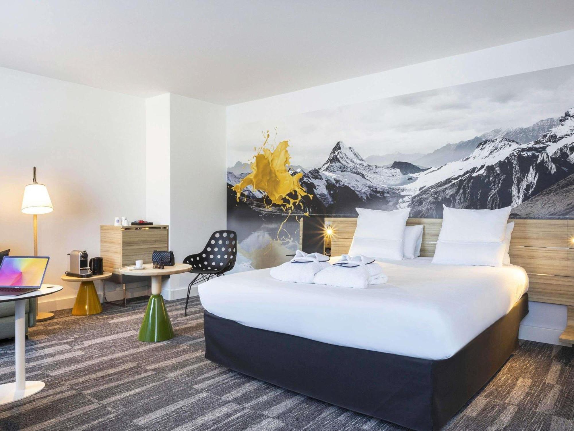 Suite One Double Bed Mountain View