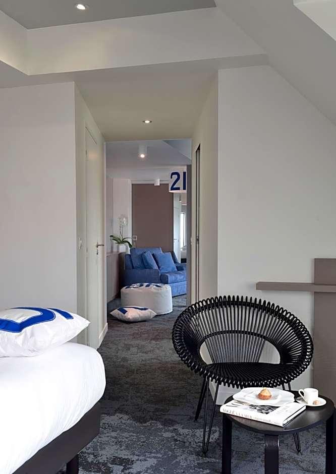 Suite Double Bed Lighthouse Side