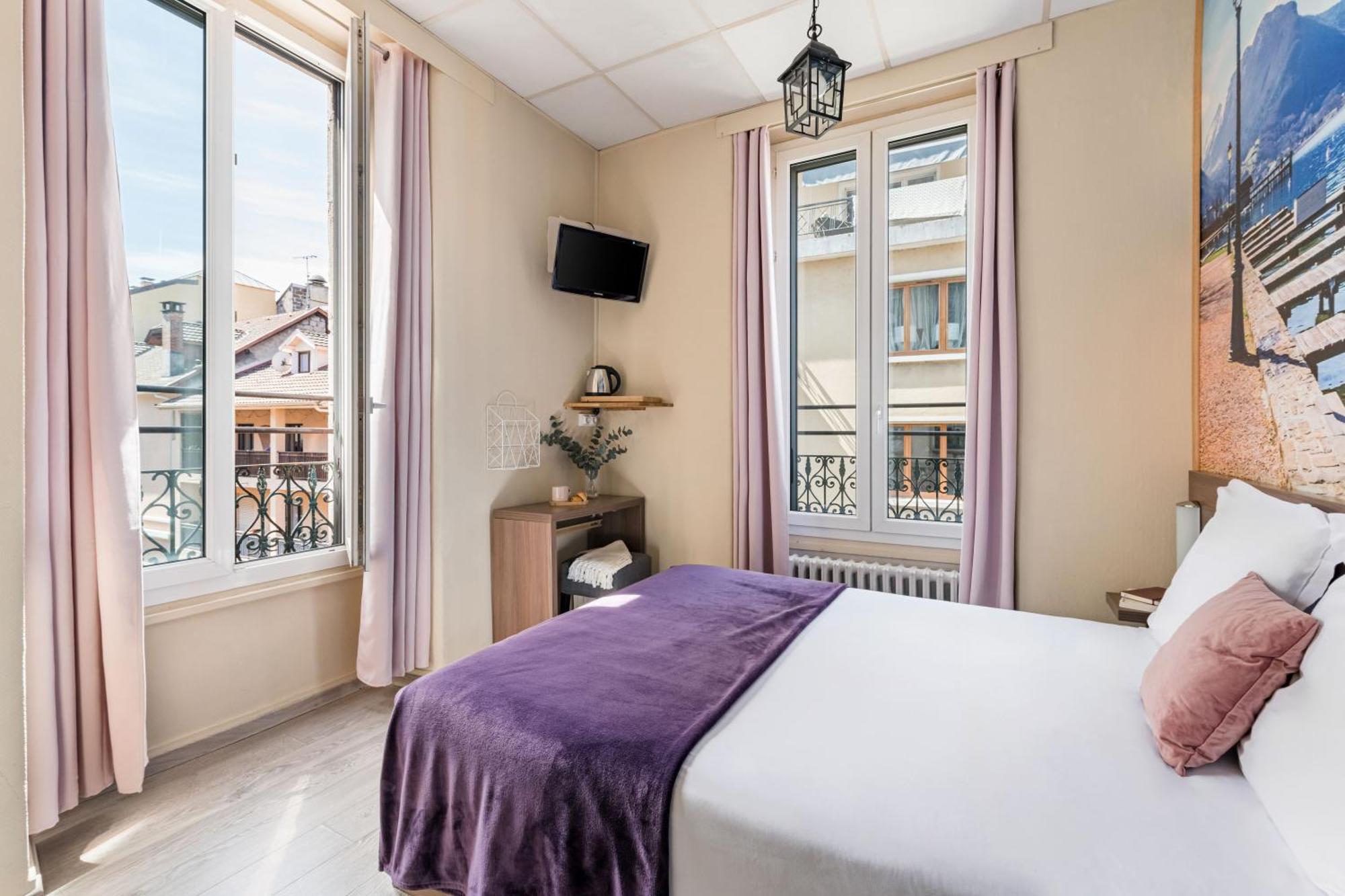 Standard Double Room Canal View 12m²