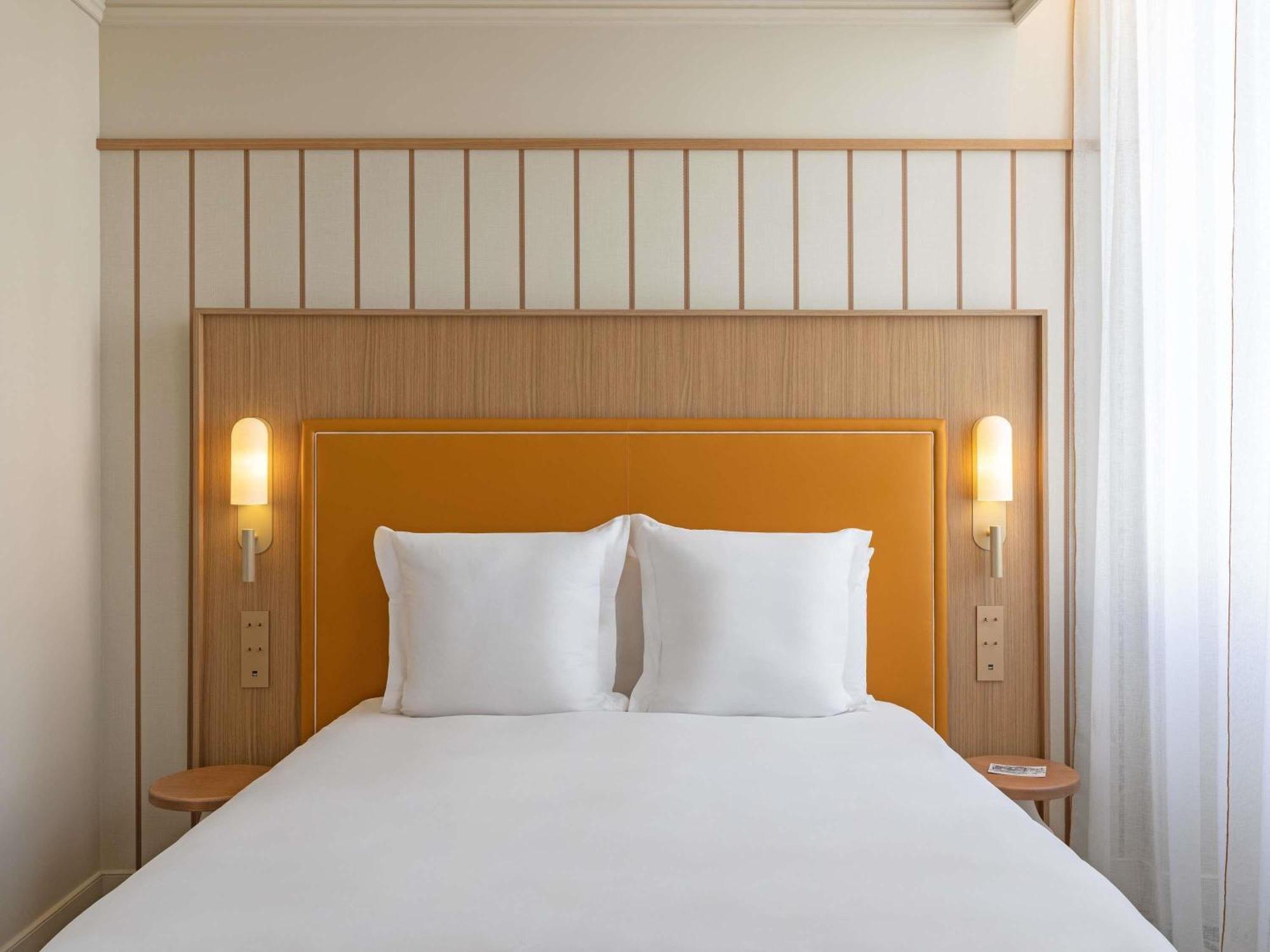 Superior Queen Room Side Port View