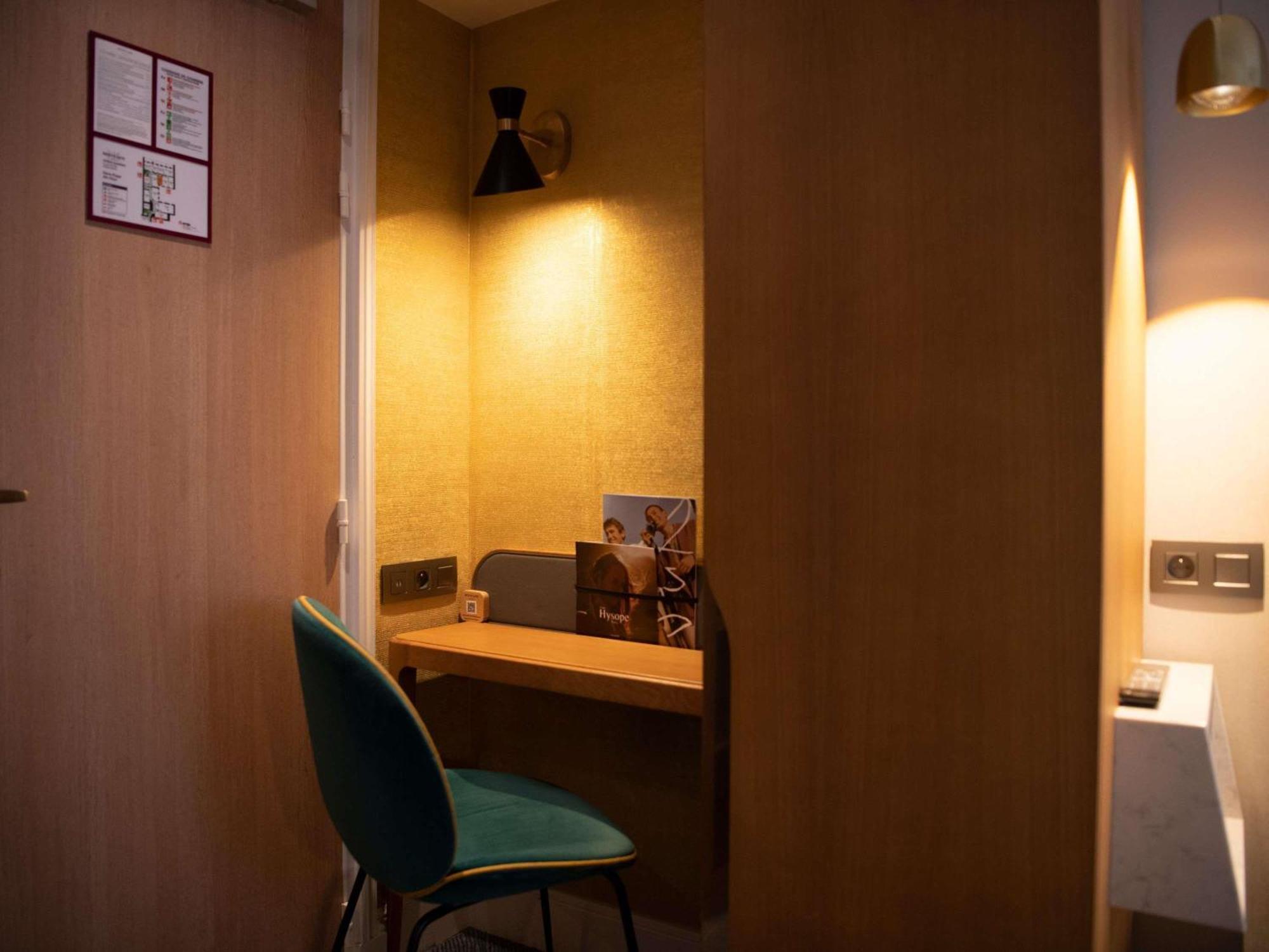Quarto Clássico com Cama de Casal ou 2 de Solteiro