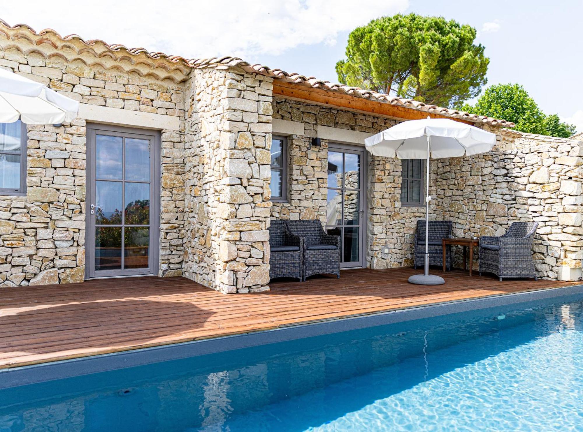 Suite Semi Private Pool