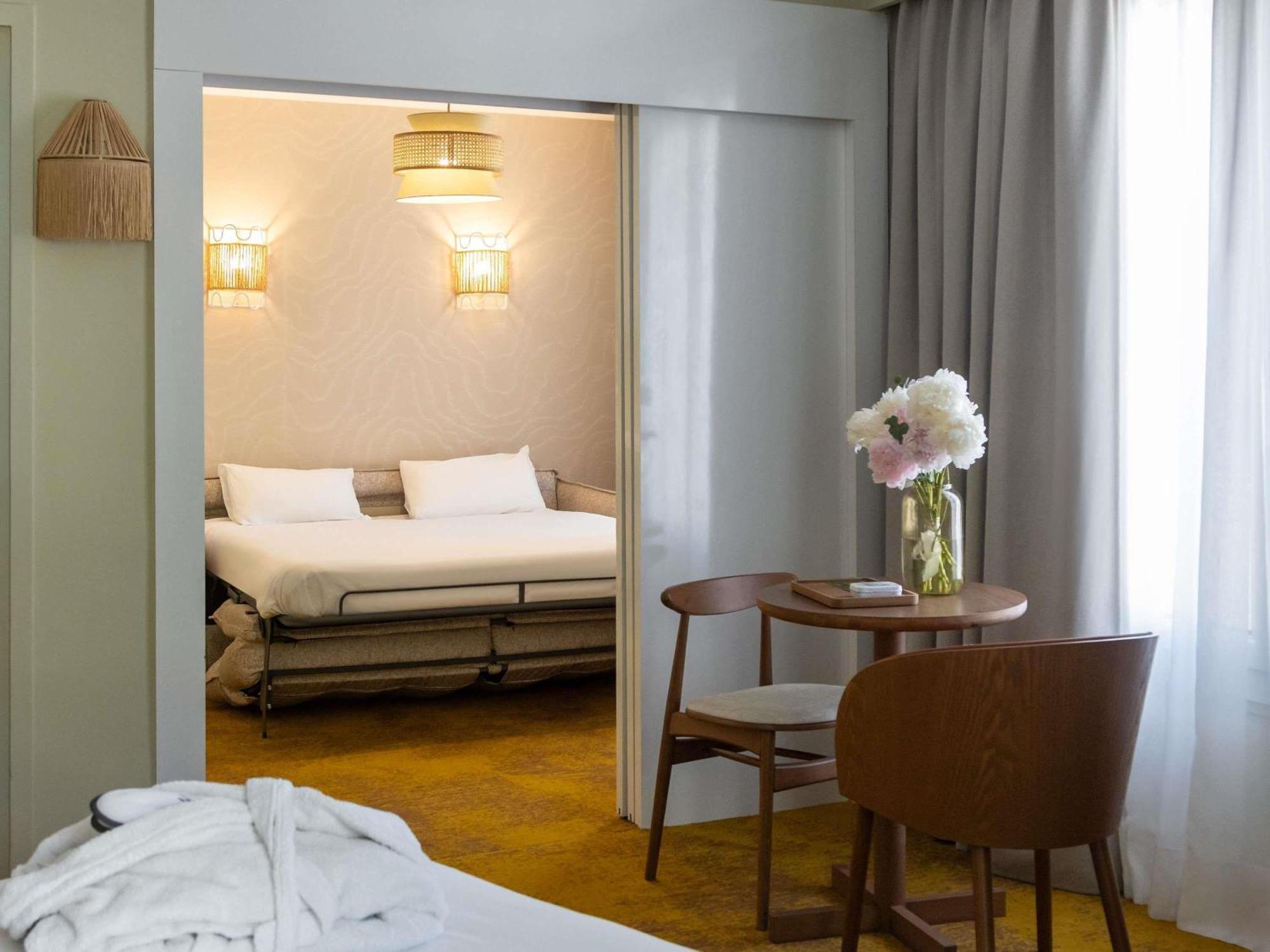 Suite One Double Bed One Double Sofa Bed