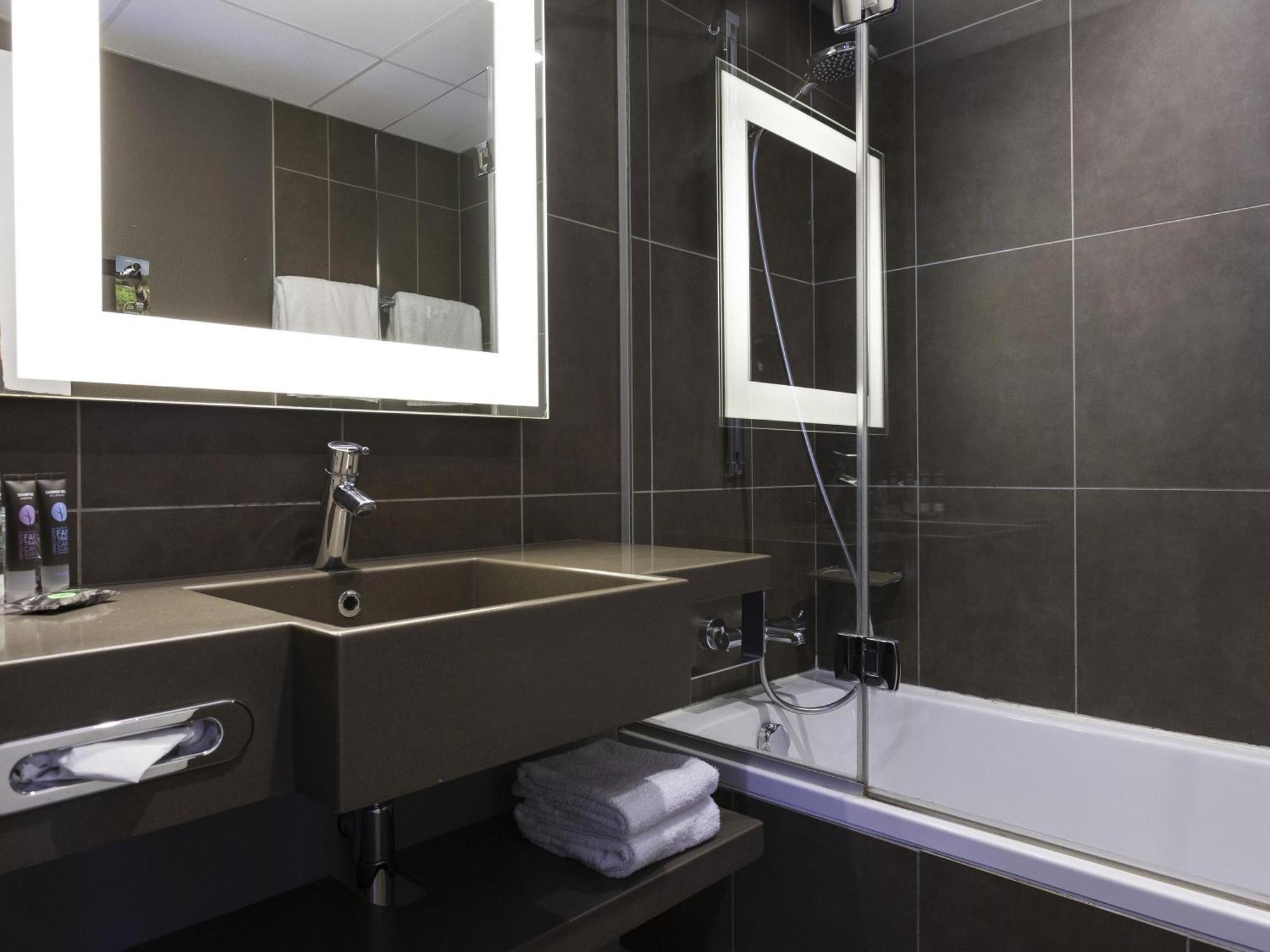 Suite One Double Bed Mountain View