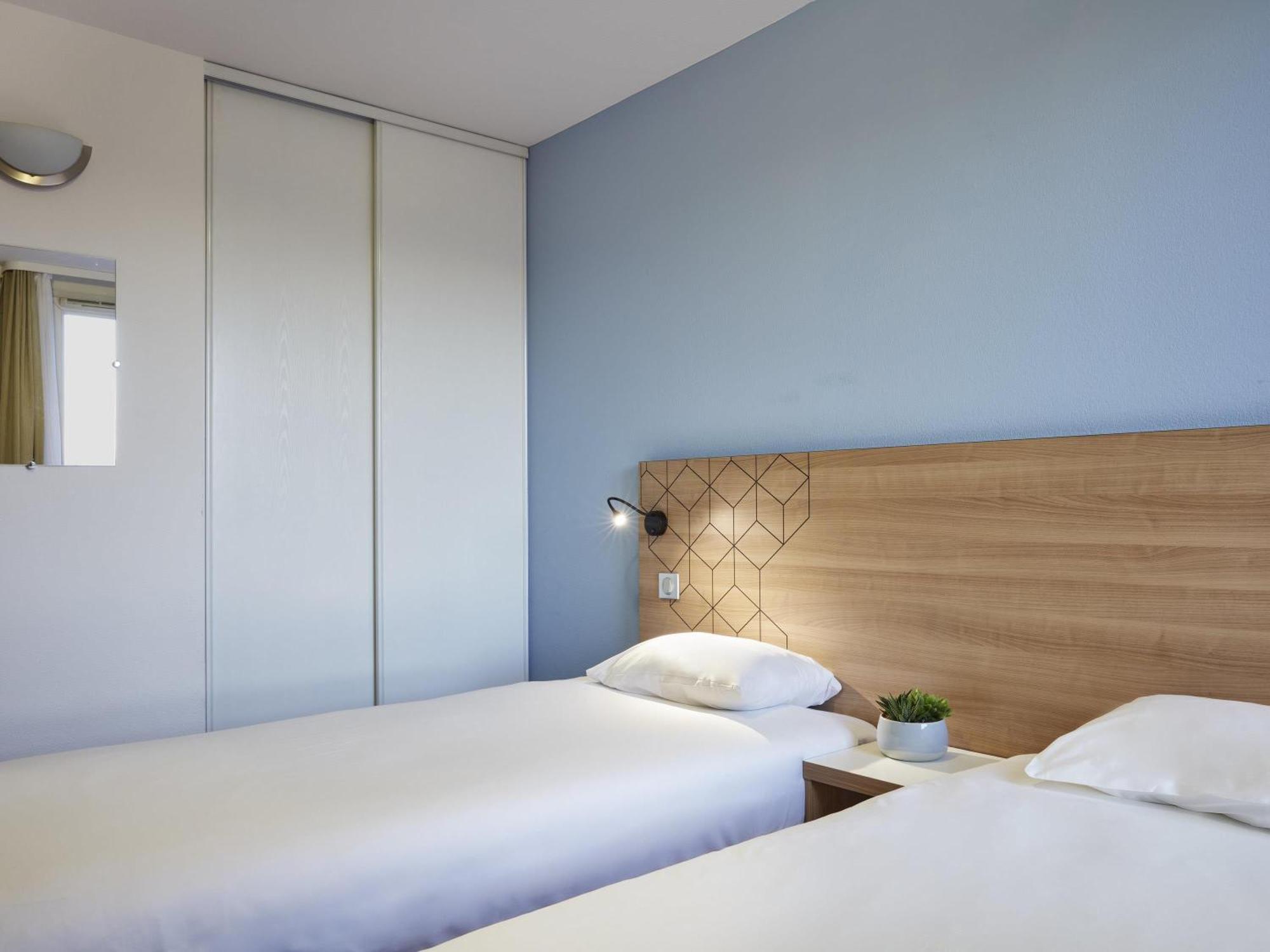 One-Bedroom Apartment Twin Beds