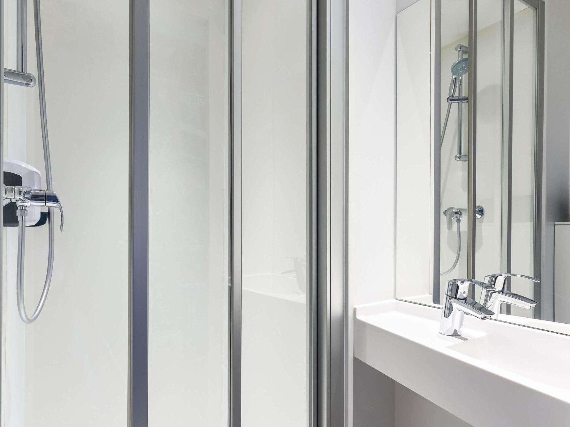 Cabrio Double Room Bathroom