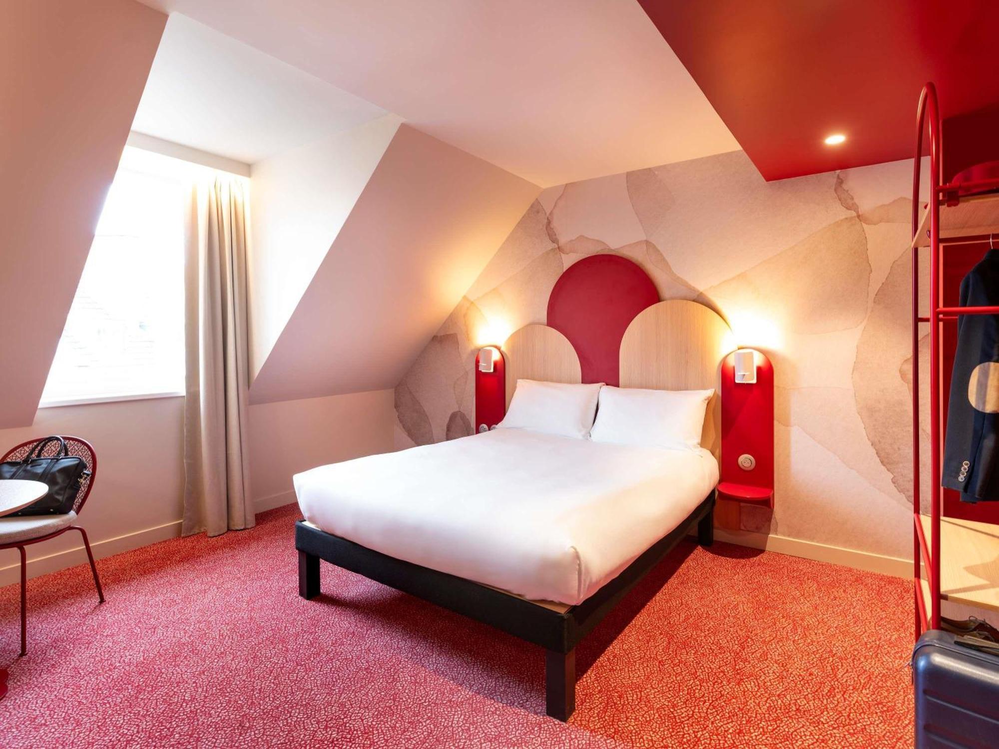 Standard Queen Room