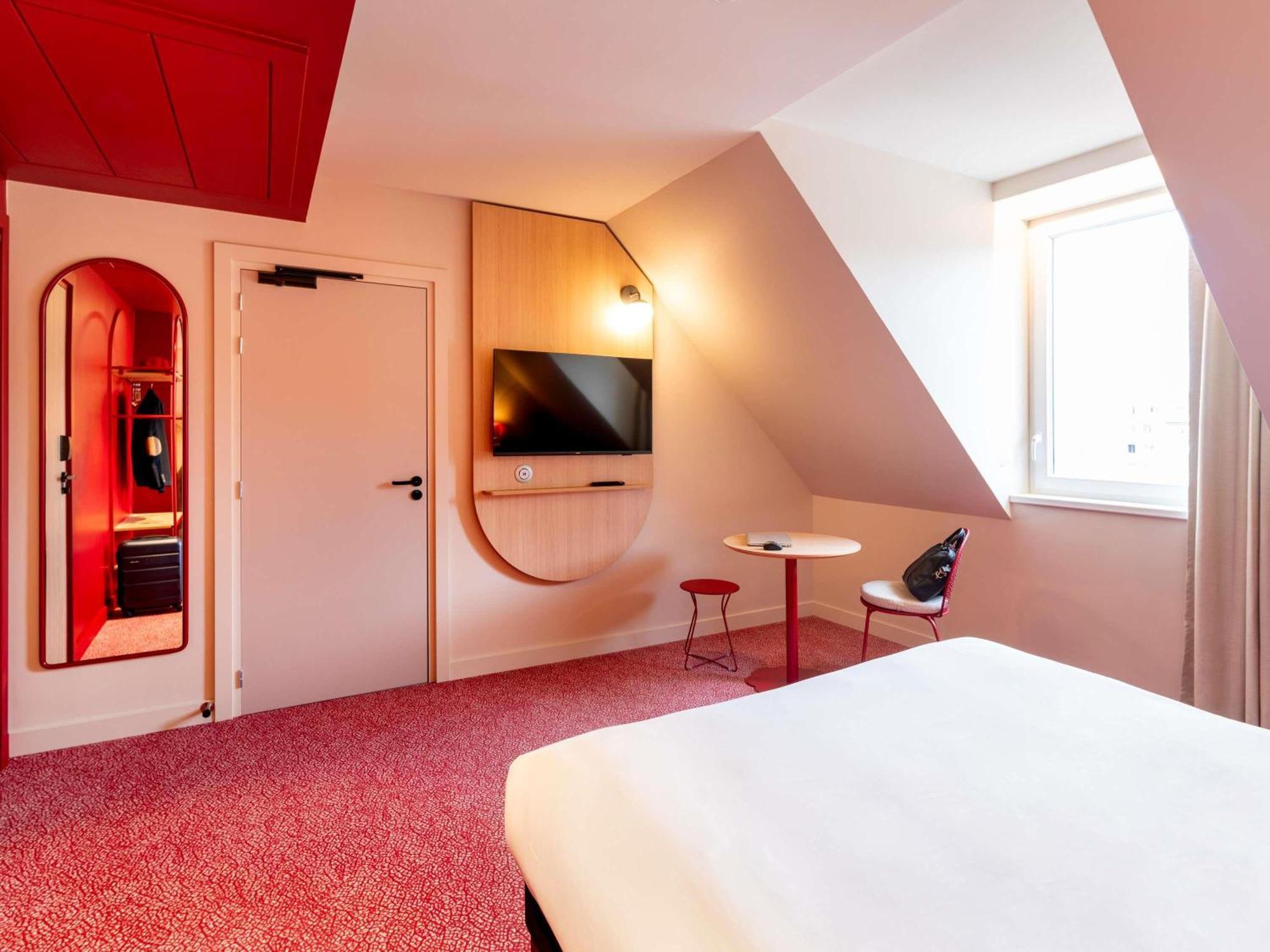 Standard Queen Room