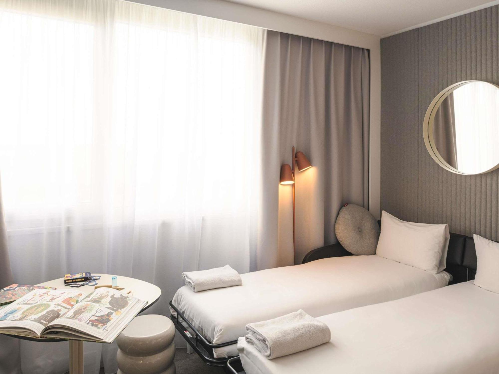 Superior Kamer met 1 Queensize bed en een Slaapbank voor 2 Personen