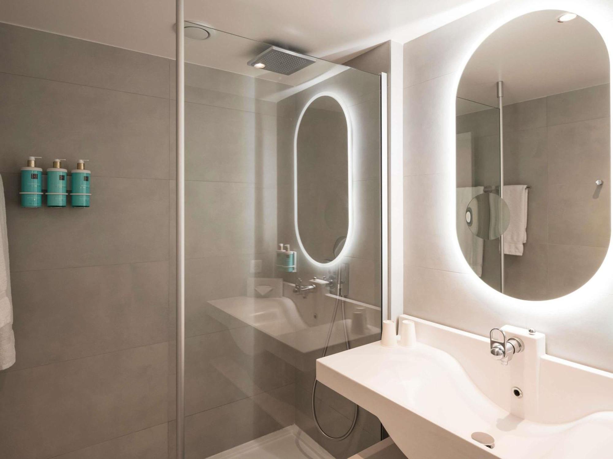 Superior Kamer met 1 Tweepersoonsbed en 1 Slaapbank voor 2 Personen
