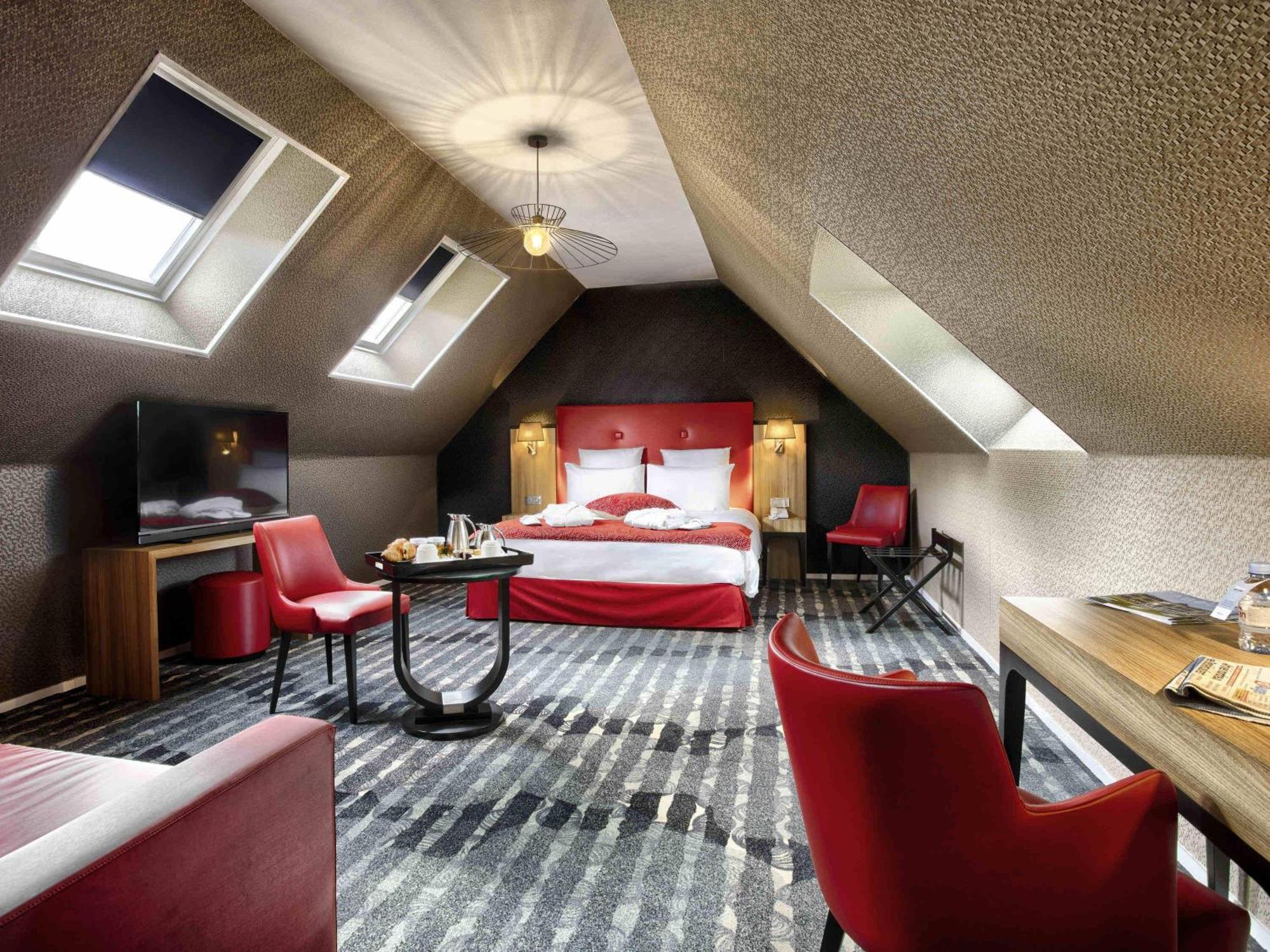 Privilege Suite One Double Bed One Sofa Bed