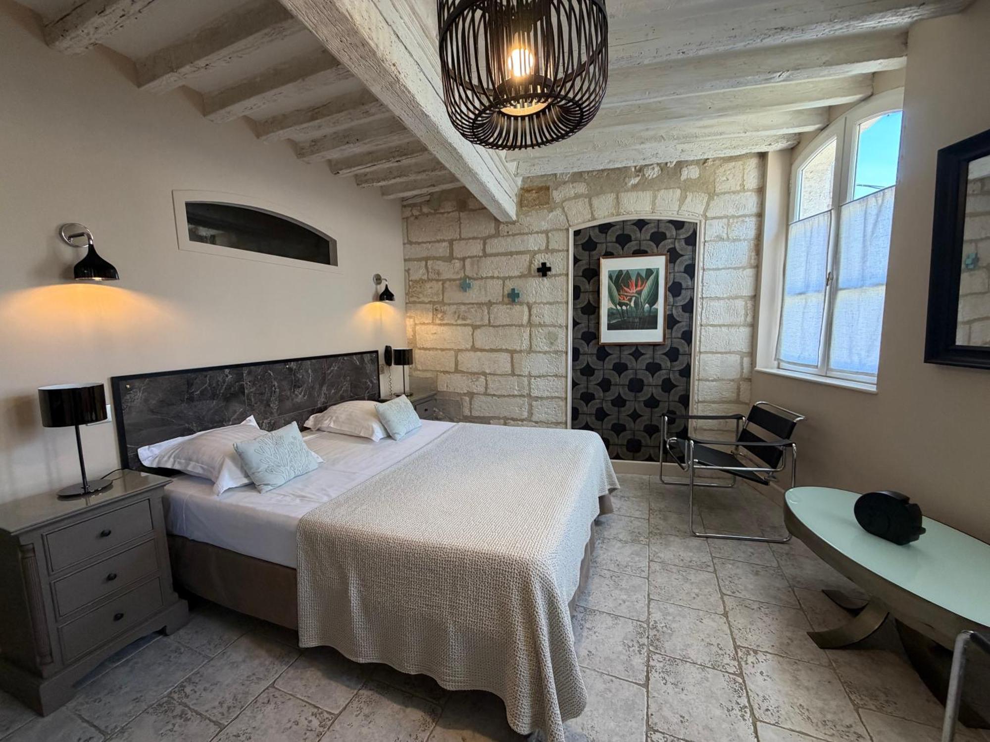 Deluxe Double Room Bath