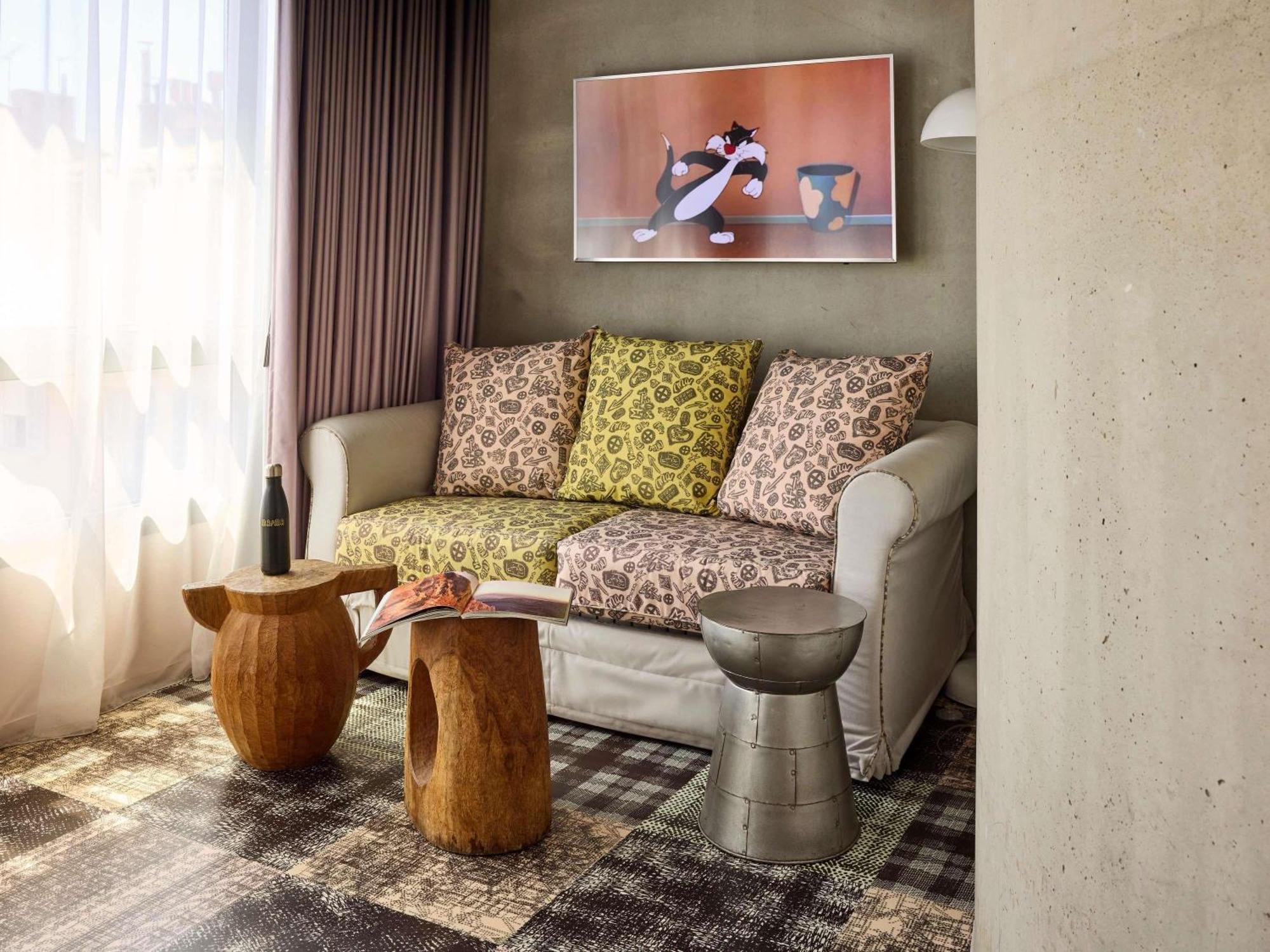 Large Mama Family Room