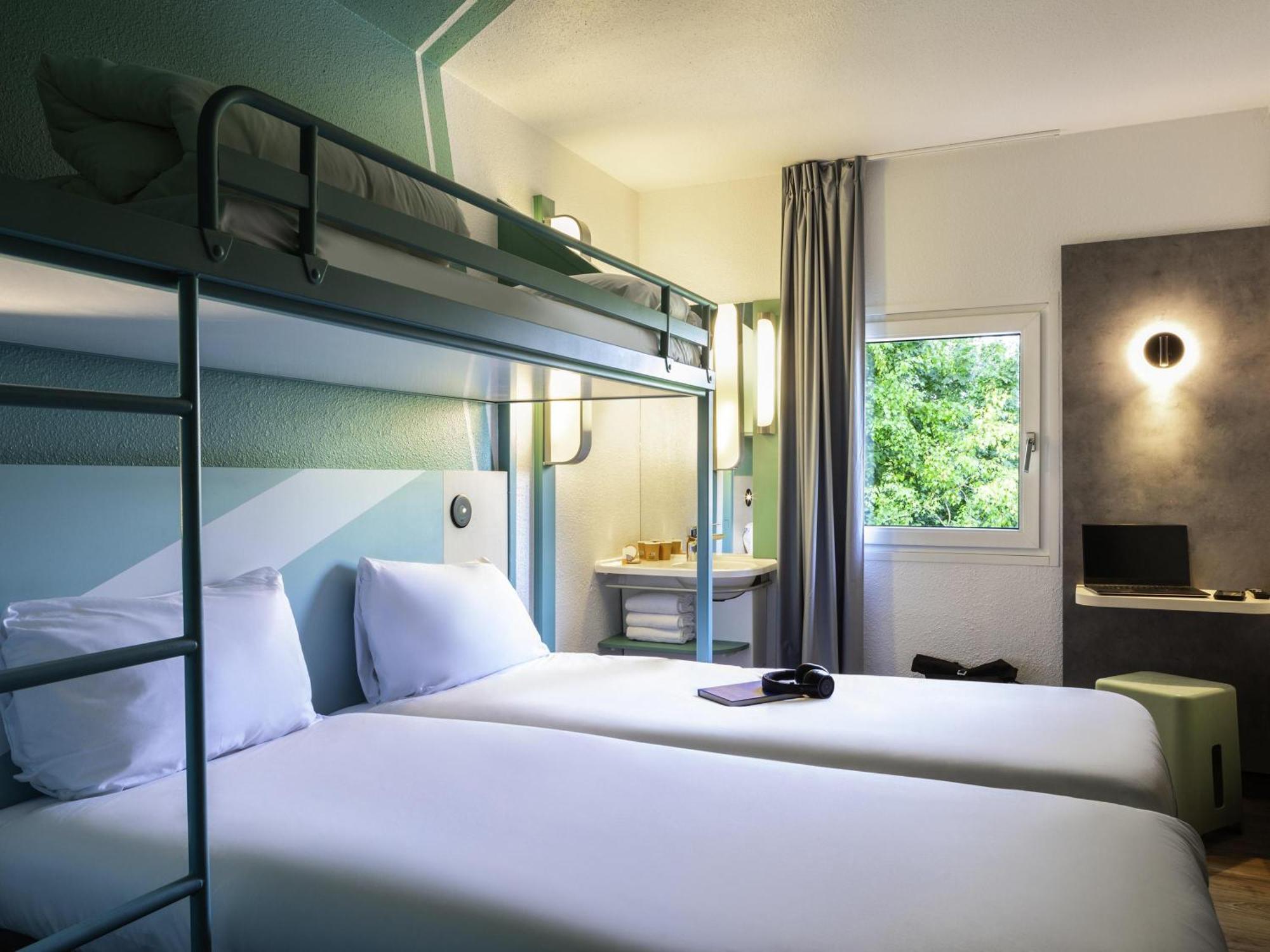 Triple Room Three Single Beds
