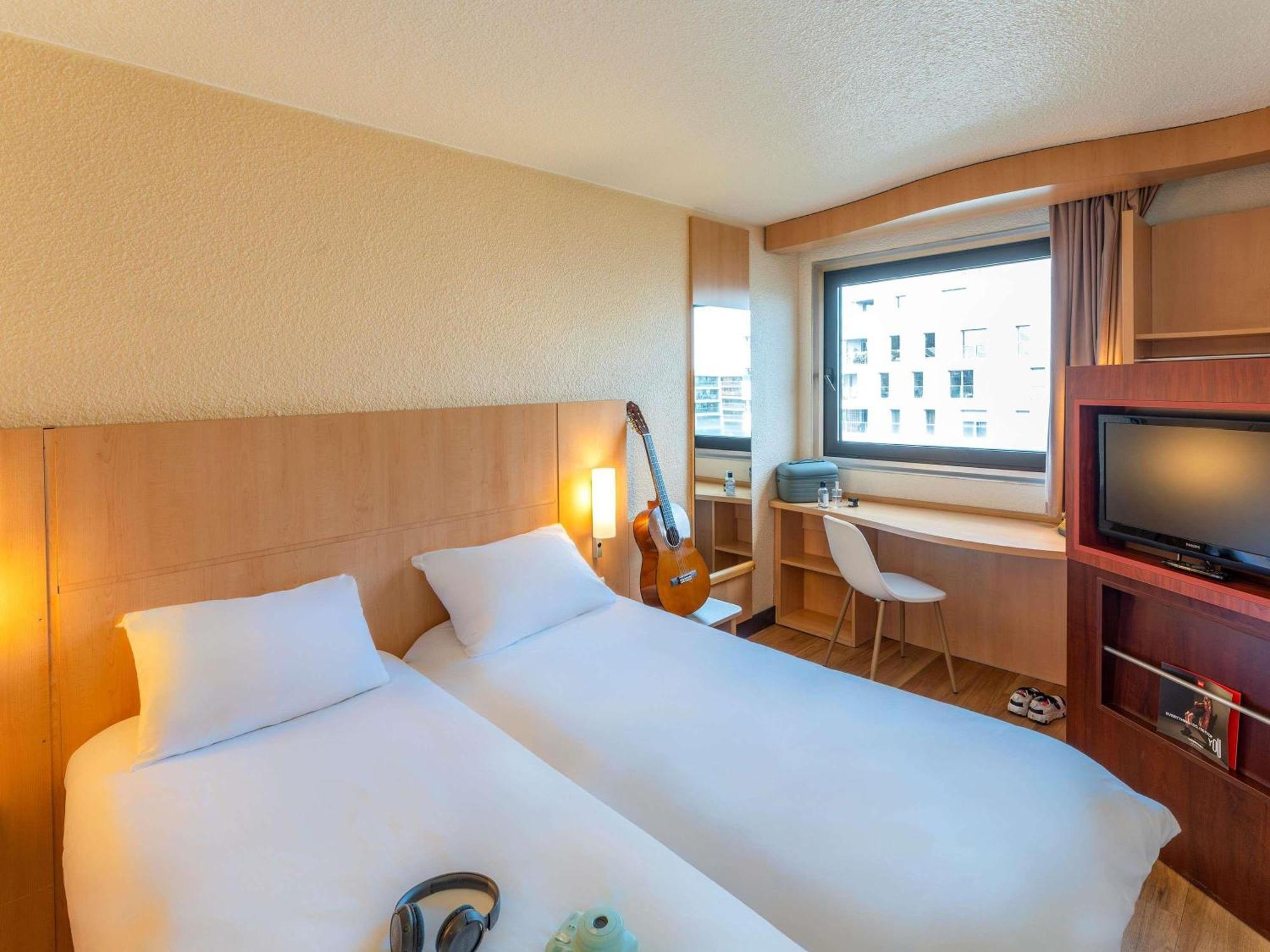 Room 2 Single Beds