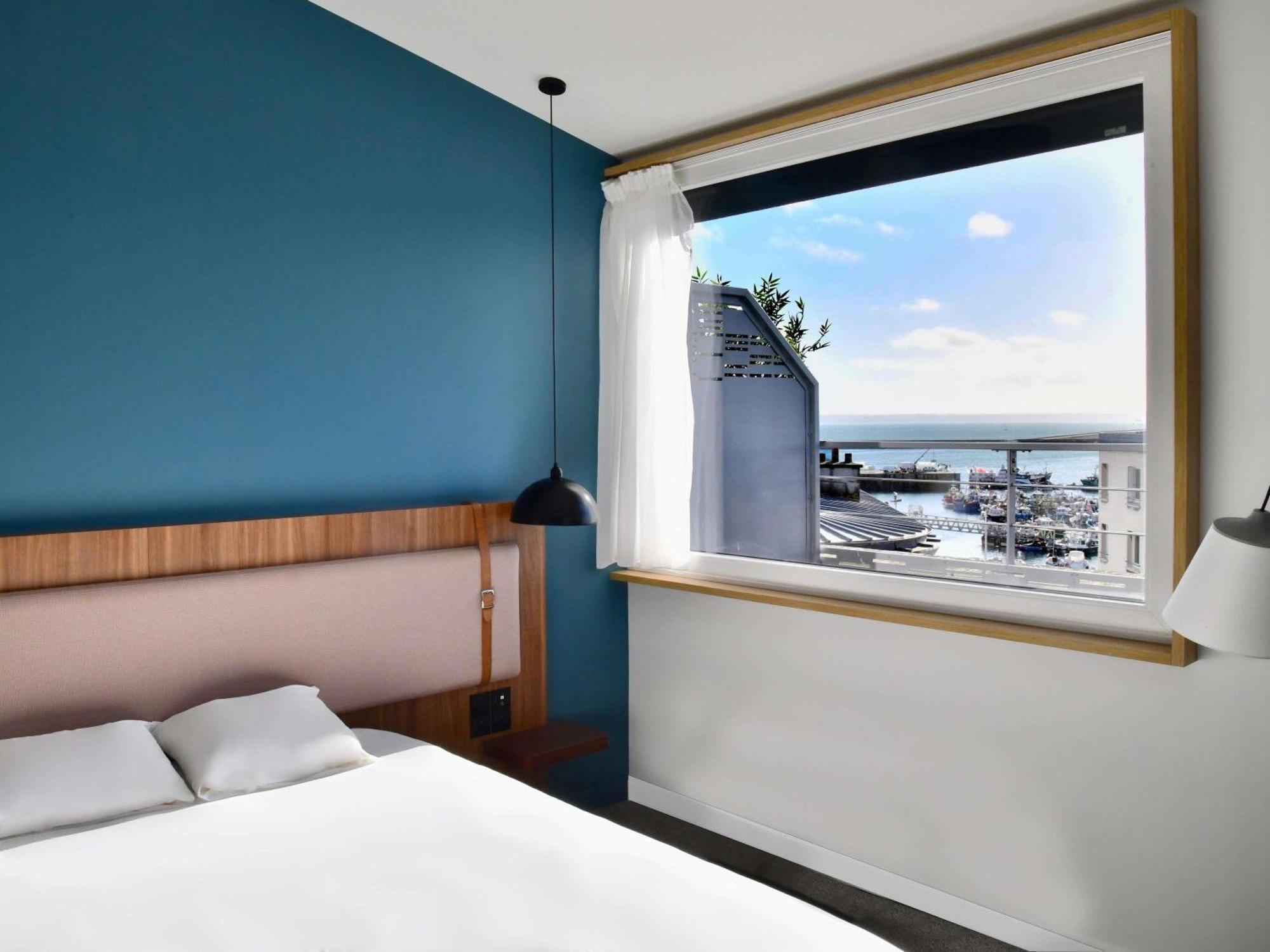 Deluxe Room One King Bed View