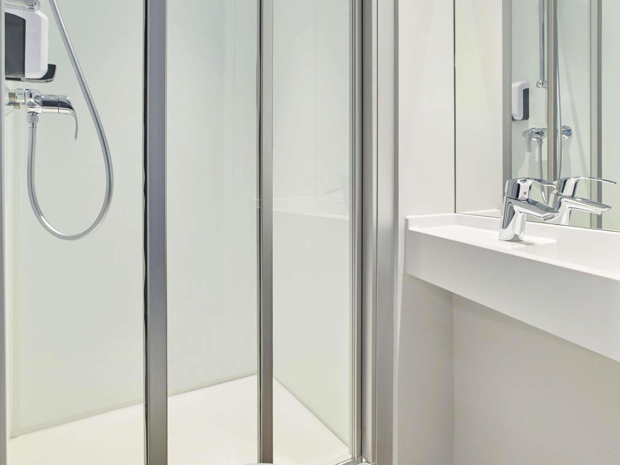 Cabrio Room Private Bathroom